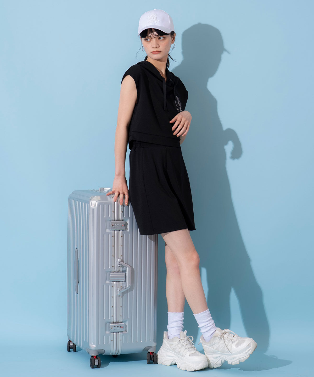 REDYAZEL「エンブレム刺繍フーディー&times;フレアスカートセットアップ」|ワンピース|