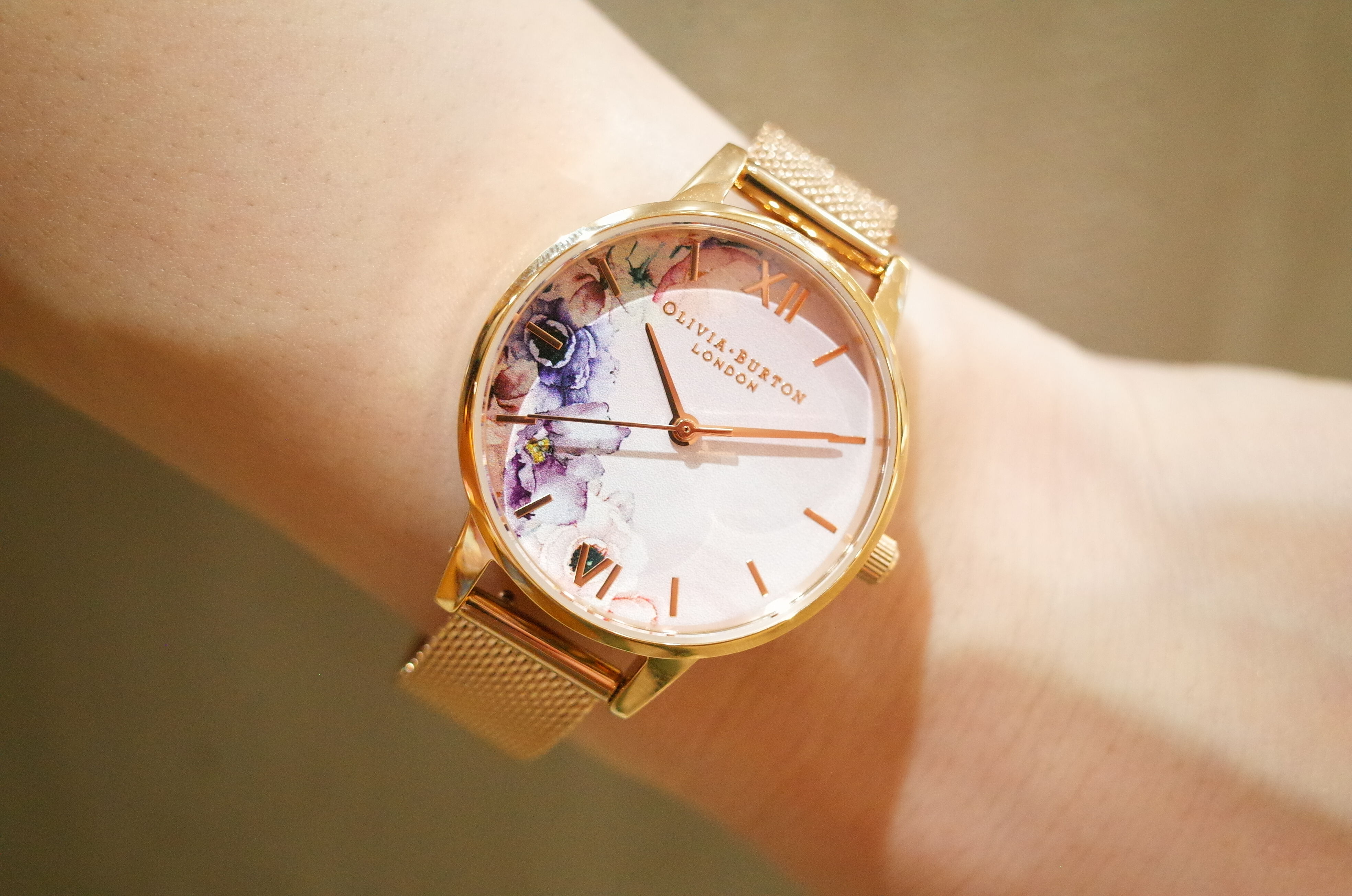 OLIVIA BURTON 「〈OLIVIA BURTON(ｵﾘﾋﾞｱﾊﾞｰﾄﾝ)〉30mmﾛｰｽﾞｺﾞｰﾙﾄﾞﾒｯｼｭ ｳｫｰﾀｰｶﾗｰﾌﾙｰﾗﾙ」|腕時計|