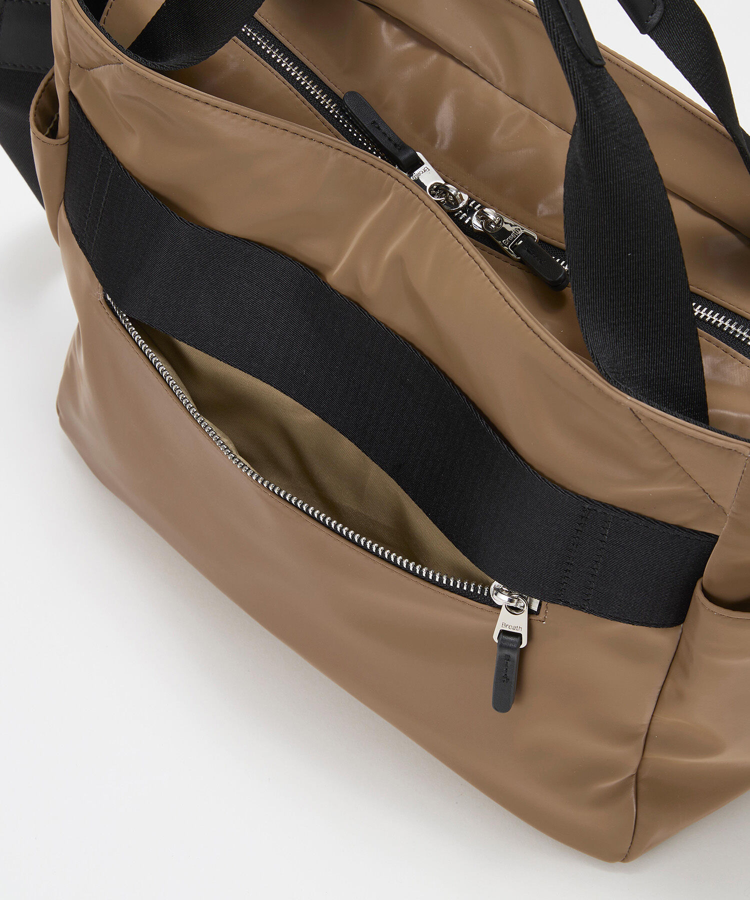 TOPKAPI BREATH「【Breath TOPKAPI】Train 防水ポリエステル ショルダー付き A4 トートバッグ / キャリー対応」|トートバッグ|