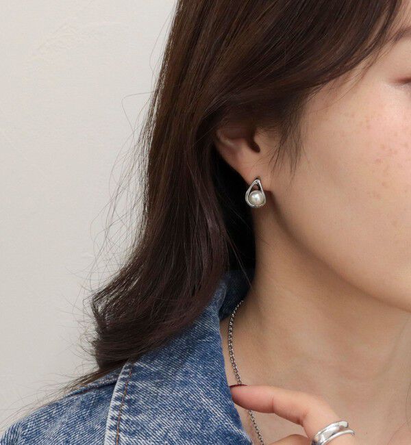 fredy emue「センターパールドロップピアス」|ピアス|