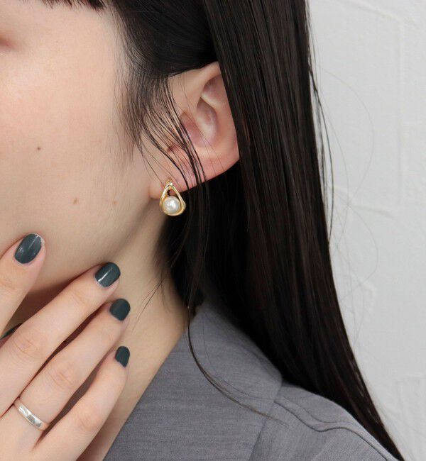 fredy emue「センターパールドロップピアス」|ピアス|