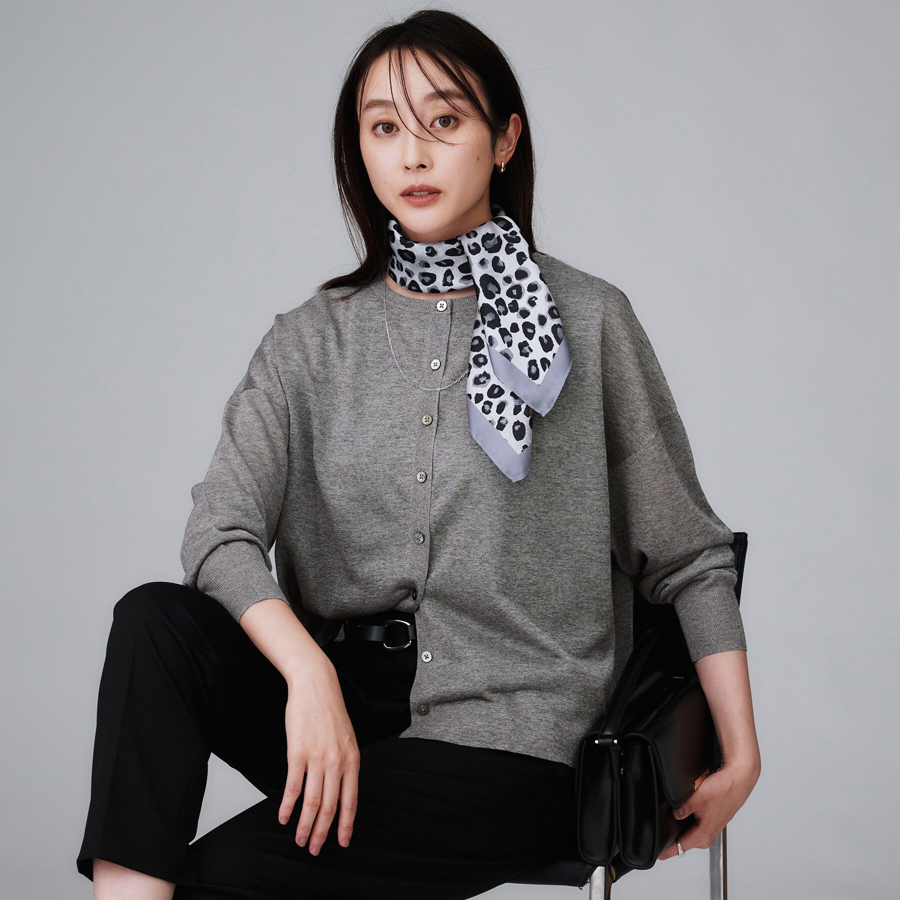 UNTITLED「【前後2WAY/アンサンブル可/ゆったり】シアーカーディガン」|カーディガン|グレー(012)