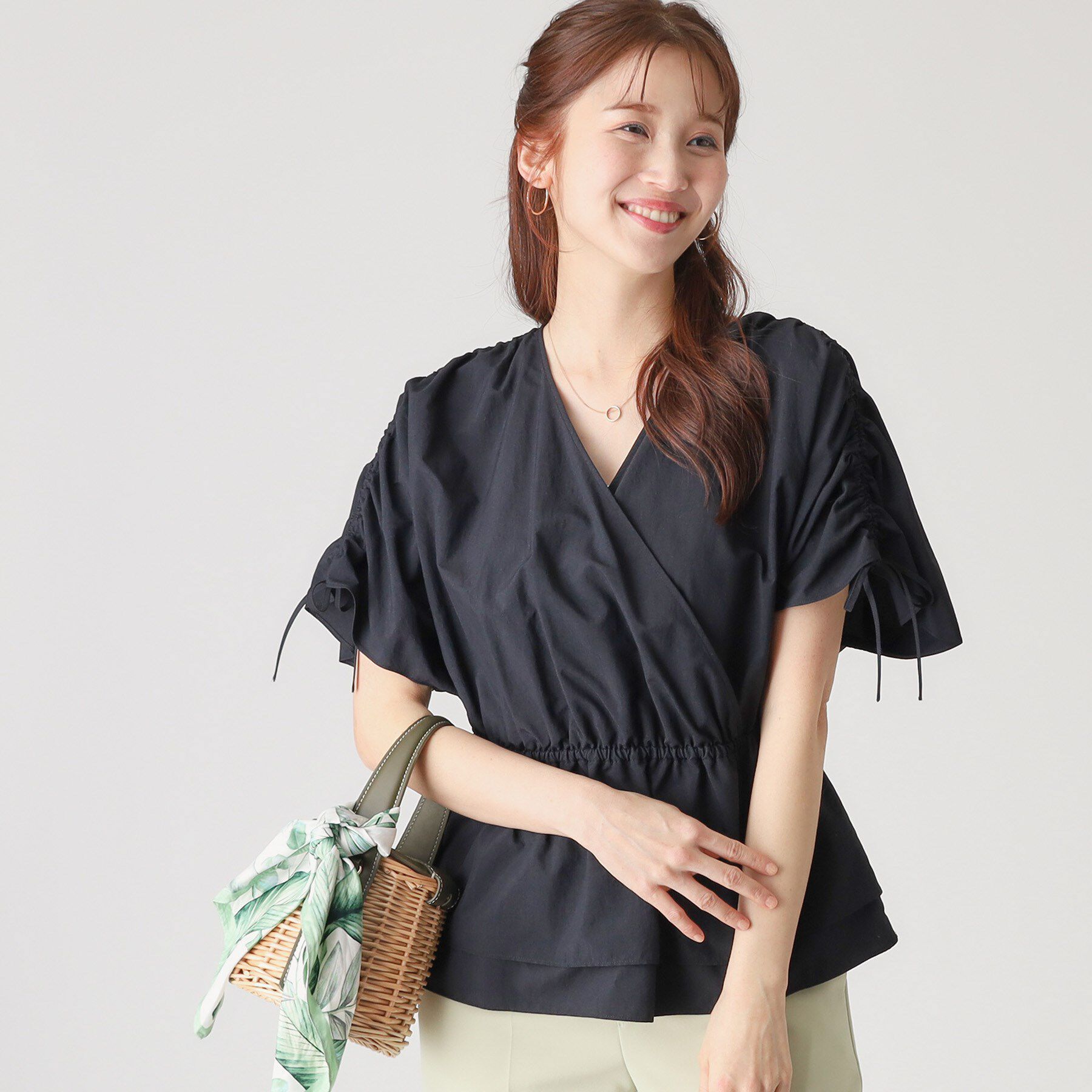 COUP DE CHANCE「【洗える／日本製】カシュクールタイプのギャザーブラウス」|シャツ・ブラウス|ブラック(019)