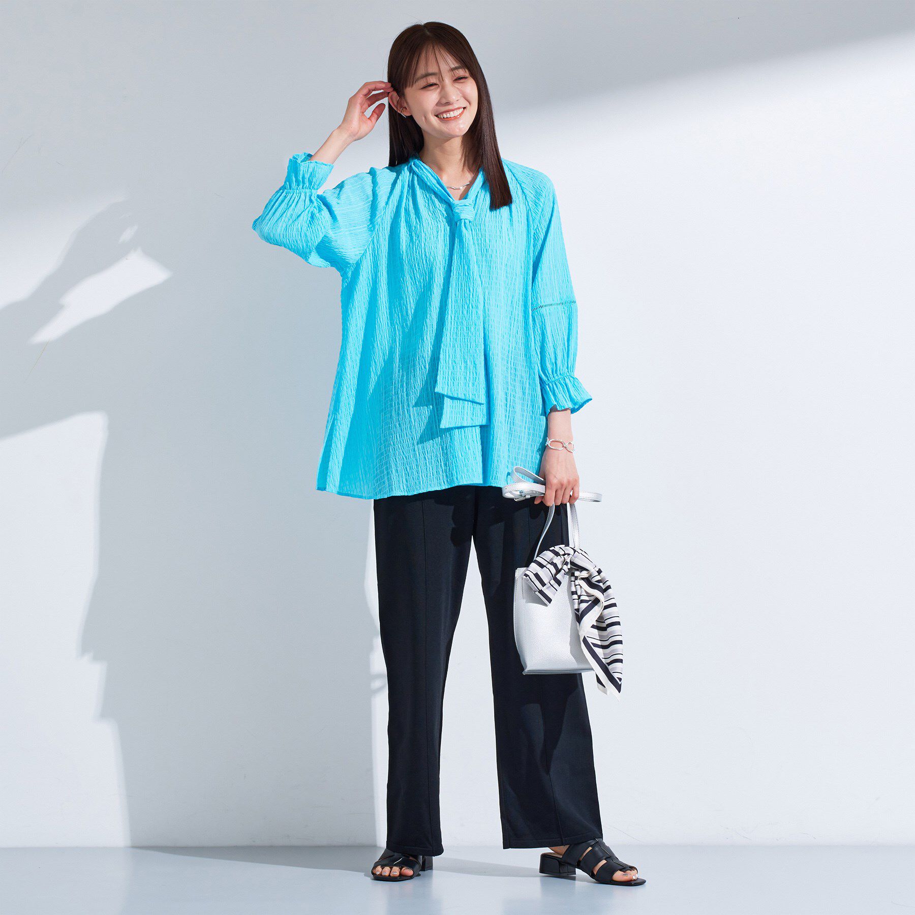 INDIVI「【洗える／シャーリング素材】ボリューム袖エアリーブラウス」|シャツ・ブラウス|