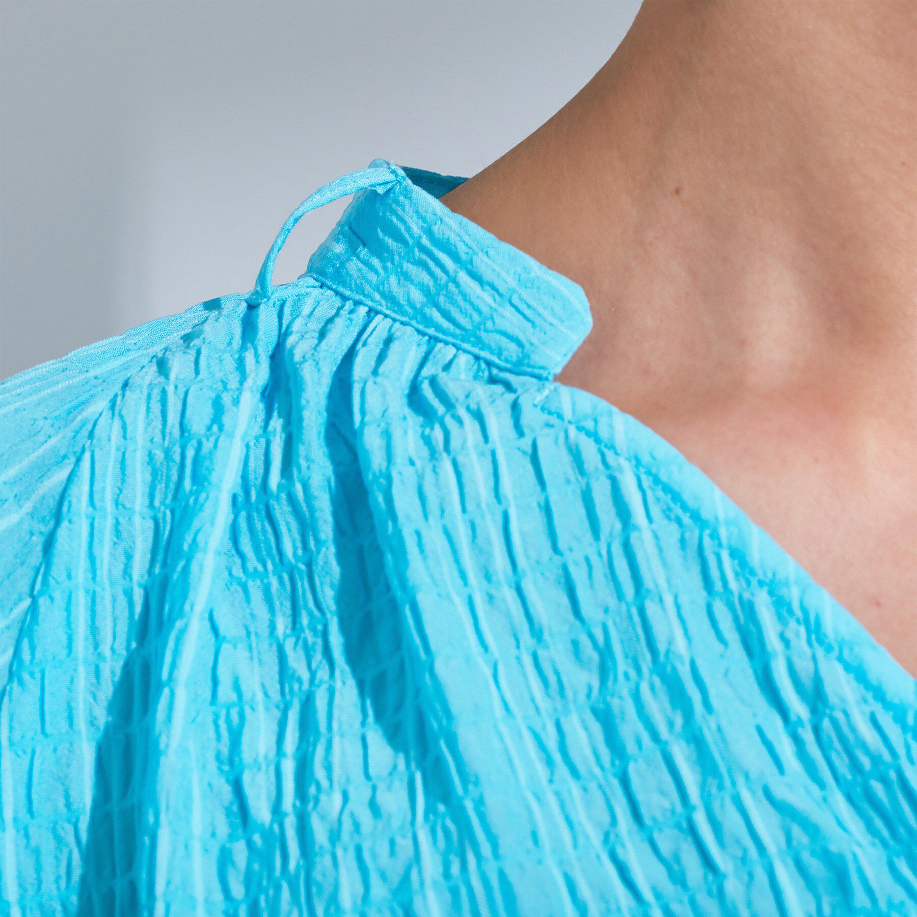 INDIVI「【洗える／シャーリング素材】ボリューム袖エアリーブラウス」|シャツ・ブラウス|