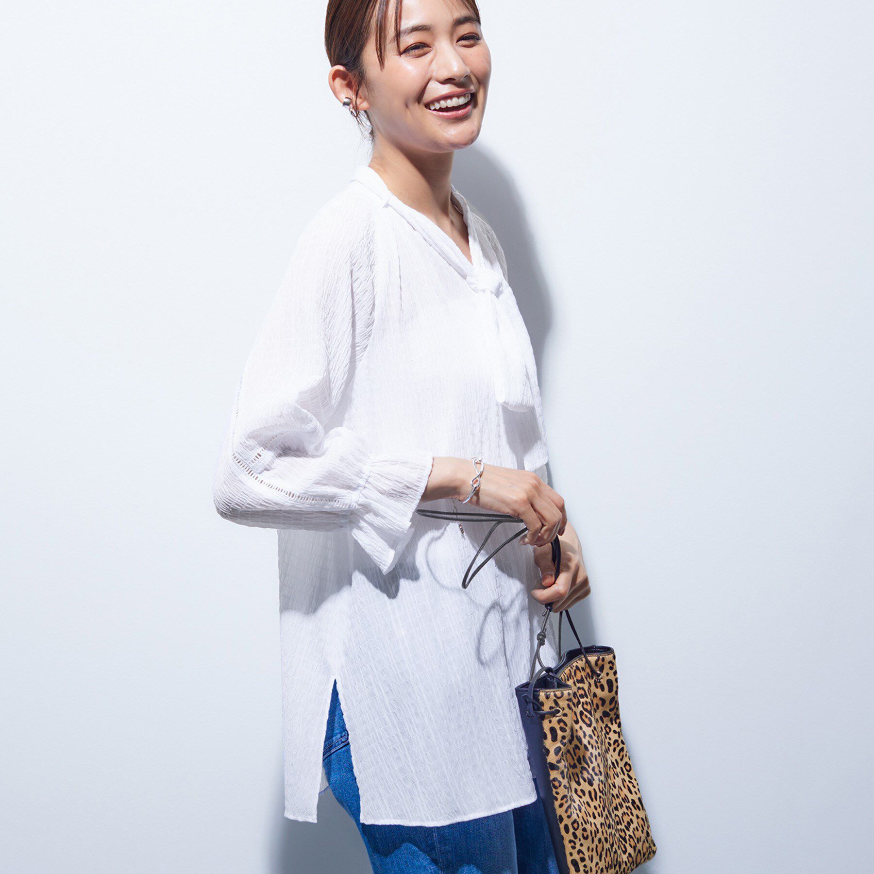 INDIVI「【洗える／シャーリング素材】ボリューム袖エアリーブラウス」|シャツ・ブラウス|