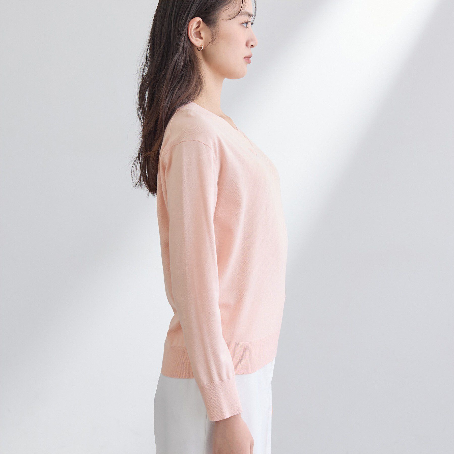 INDIVI「【シルク混】きれいめVネックニット」|ニット・セーター|