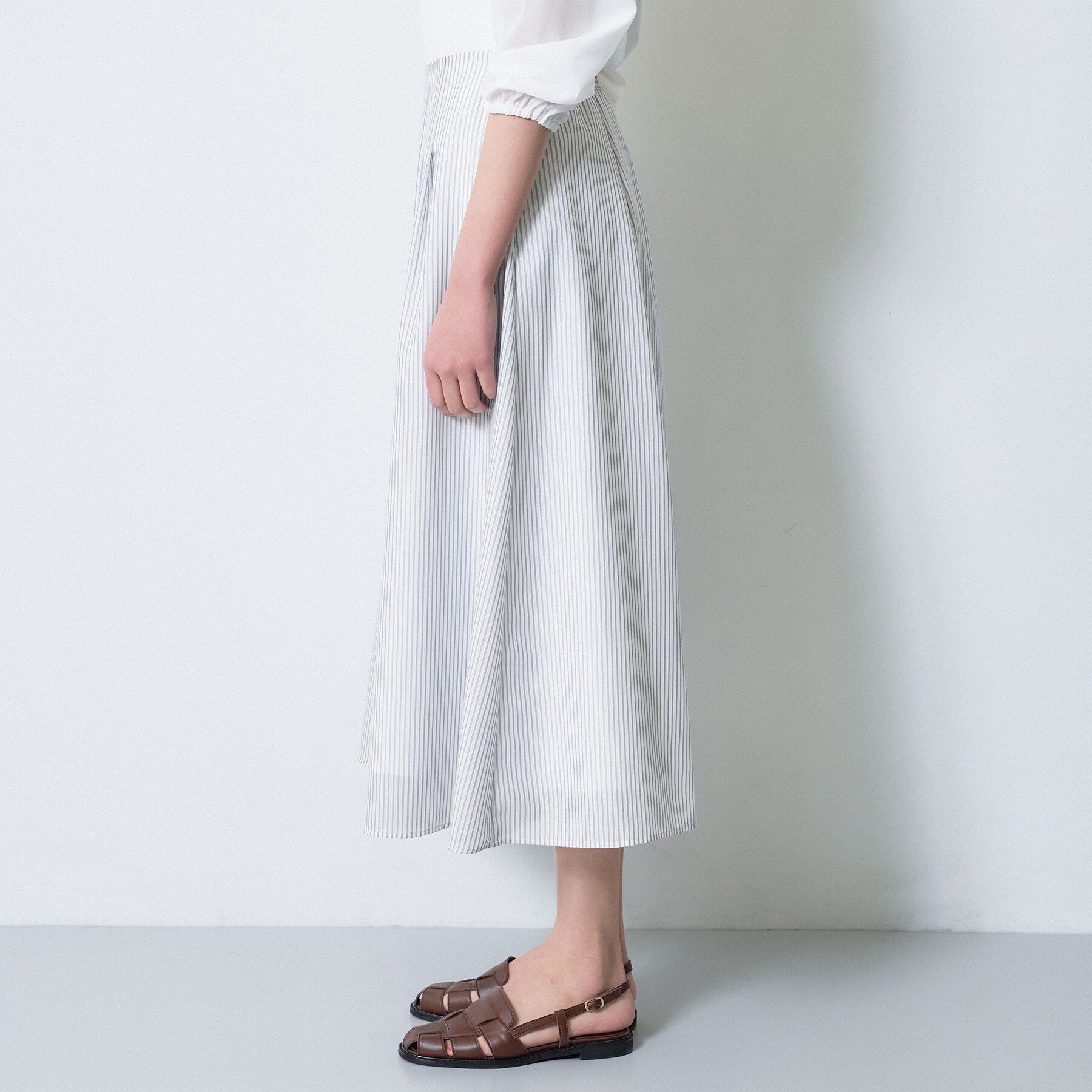 INDIVI「【洗える／SETUP可能】シアーシャンブレータックフレアスカート」|スカート|