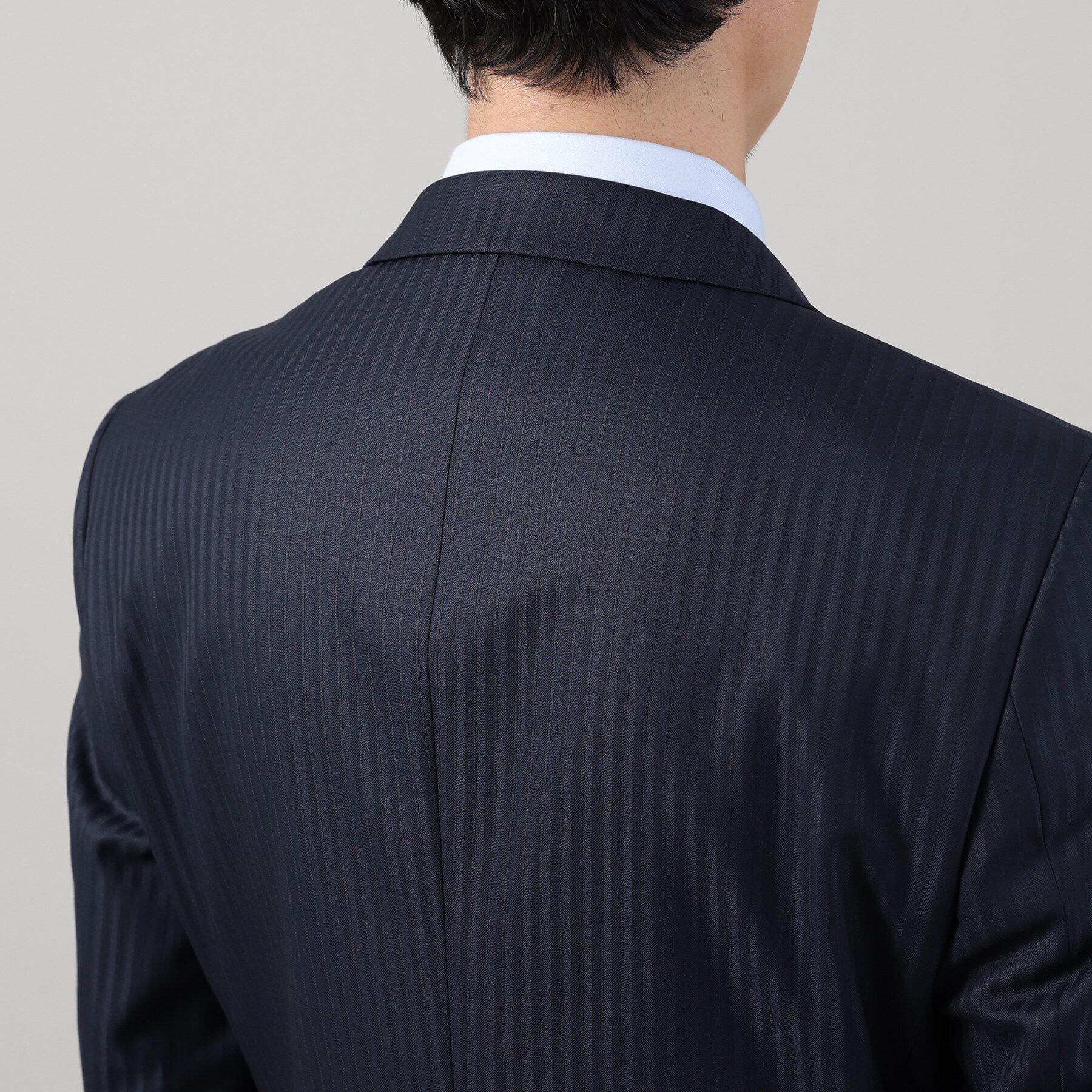 TAKEO KIKUCHI「【ナローモデル】シャイニー ヘリンボン ストライプ スーツ/3ピース対応可」|スーツ|