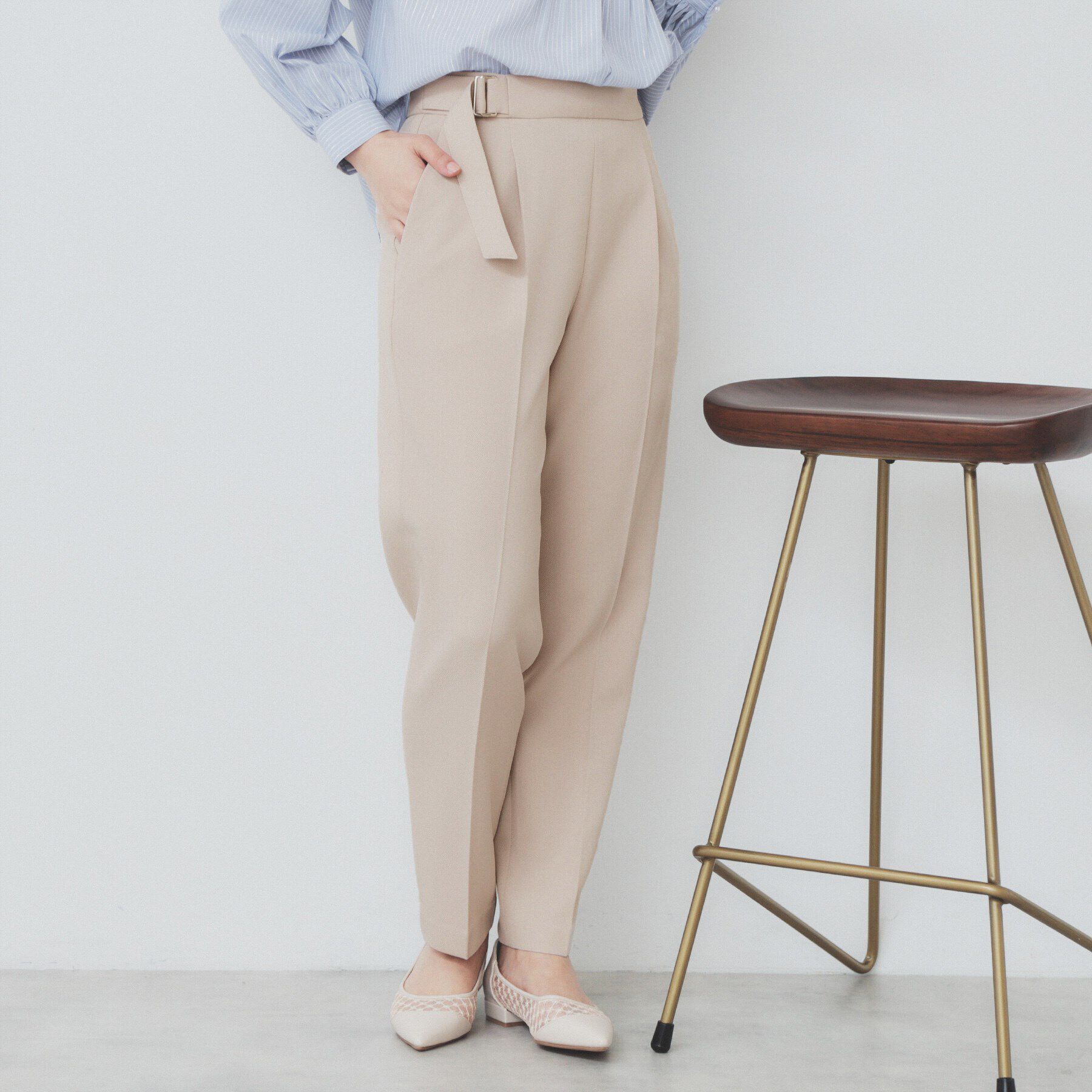 index「サイドバックルストレッチテーパードパンツ【洗濯機可・イージーアイロン・防シワ】」|その他|ライトベージュ(05