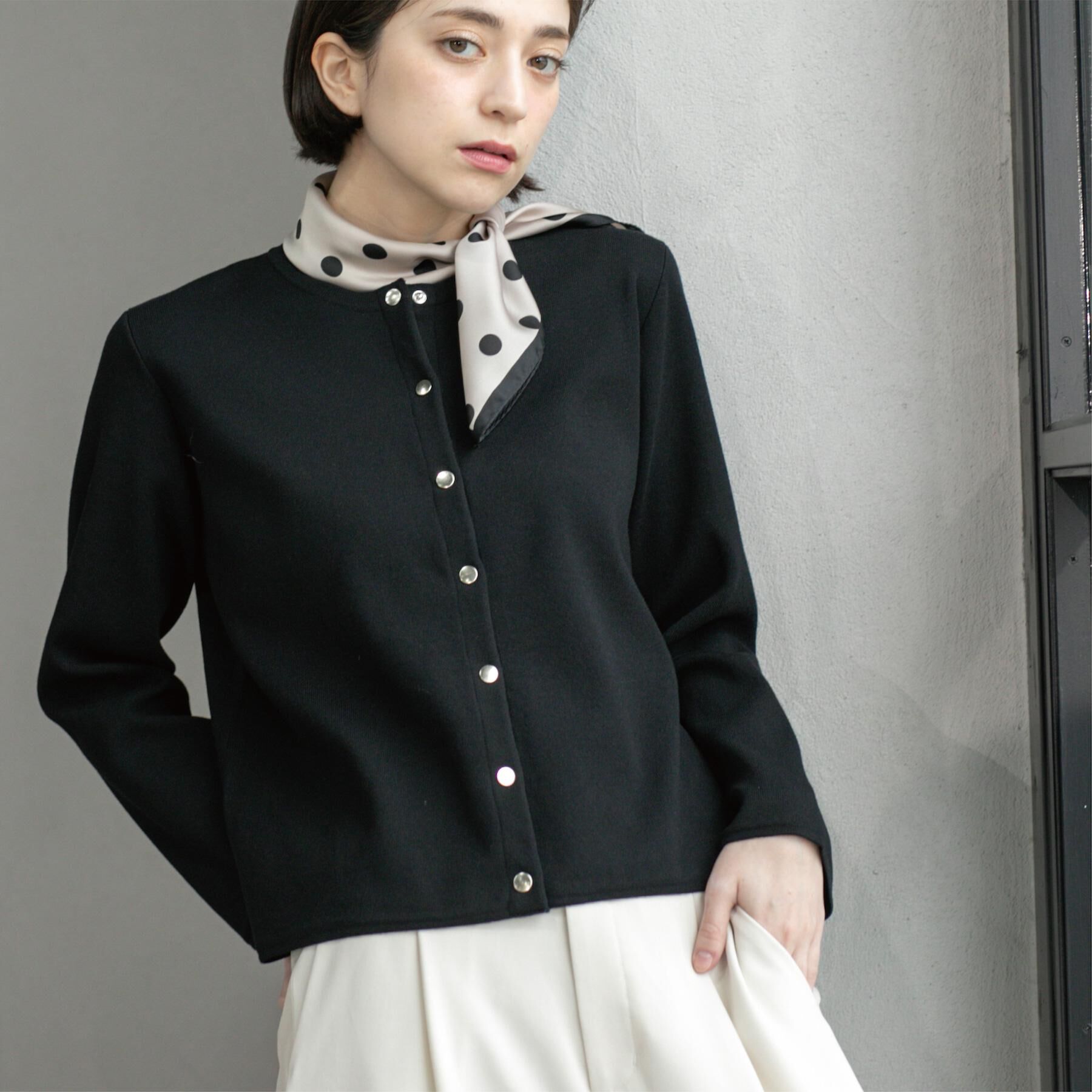 OPAQUE.CLIP「スナップボタンショートニットカーディガン【洗濯機洗い可】」|カーディガン|ブラック(019)