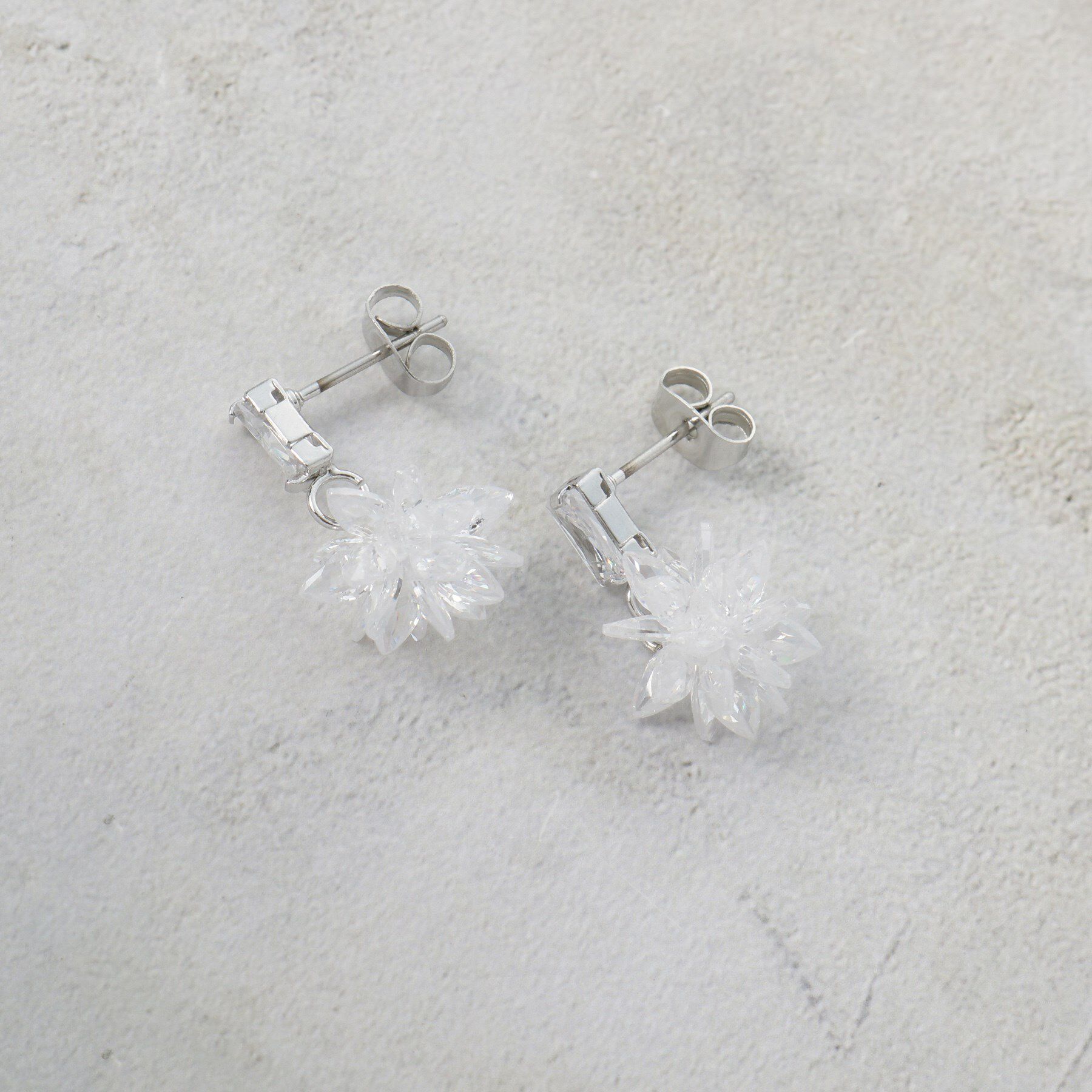 OPAQUE.CLIP「クリスタルアソートビジューピアス」|ピアス|シルバー(006)