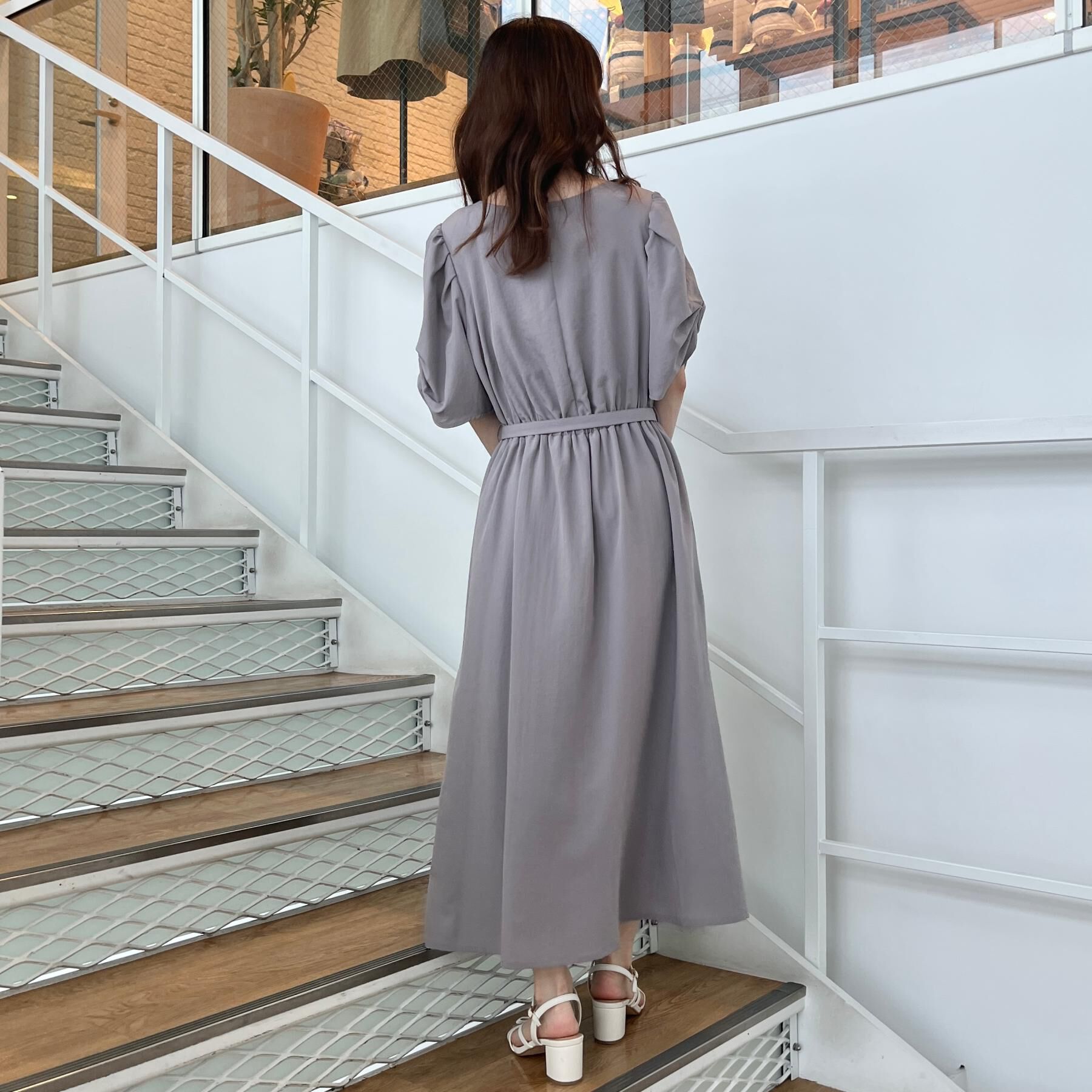 Couture broach「【マシンウォッシャブル・二の腕カバー】ウエストベルトVネックワンピース」|ワンピース|