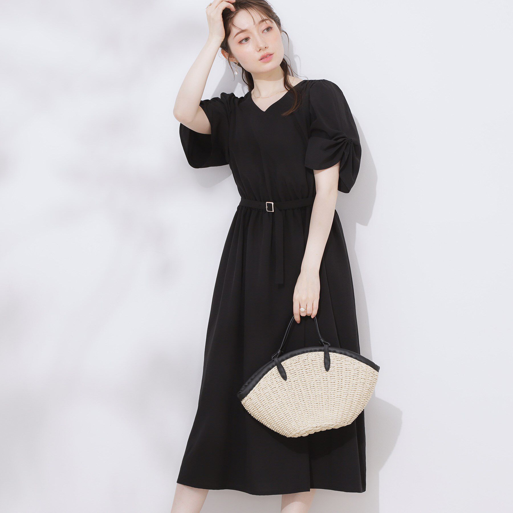 Couture broach「【マシンウォッシャブル・二の腕カバー】ウエストベルトVネックワンピース」|ワンピース|