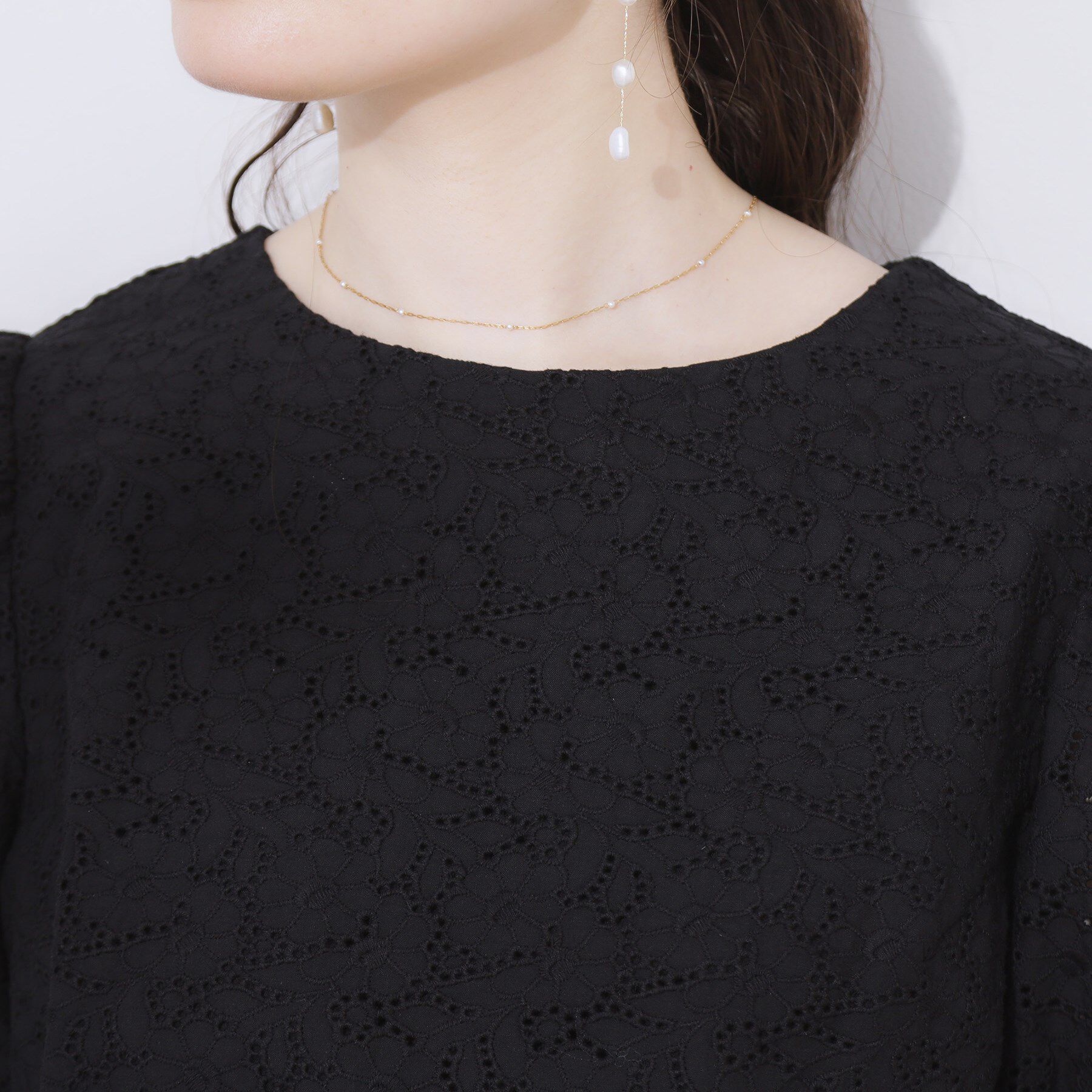 Couture broach「【一枚で着映える・花柄刺繍・5分袖】バックレースアップ カットワークレースブラウス」|シャツ・ブラウス|