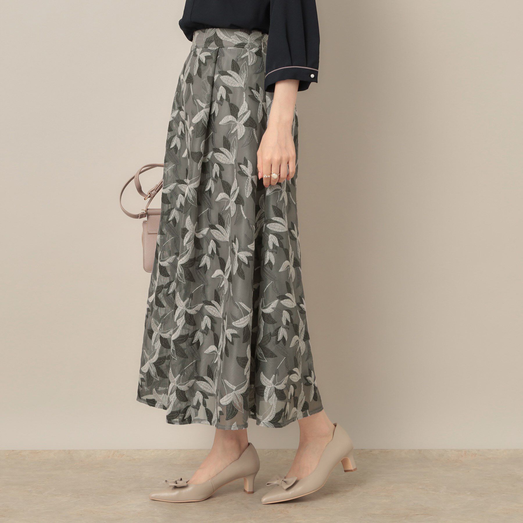 Couture broach「【花柄・きれいめ・通勤】リンドウエンブロメッシュスカート」|スカート|