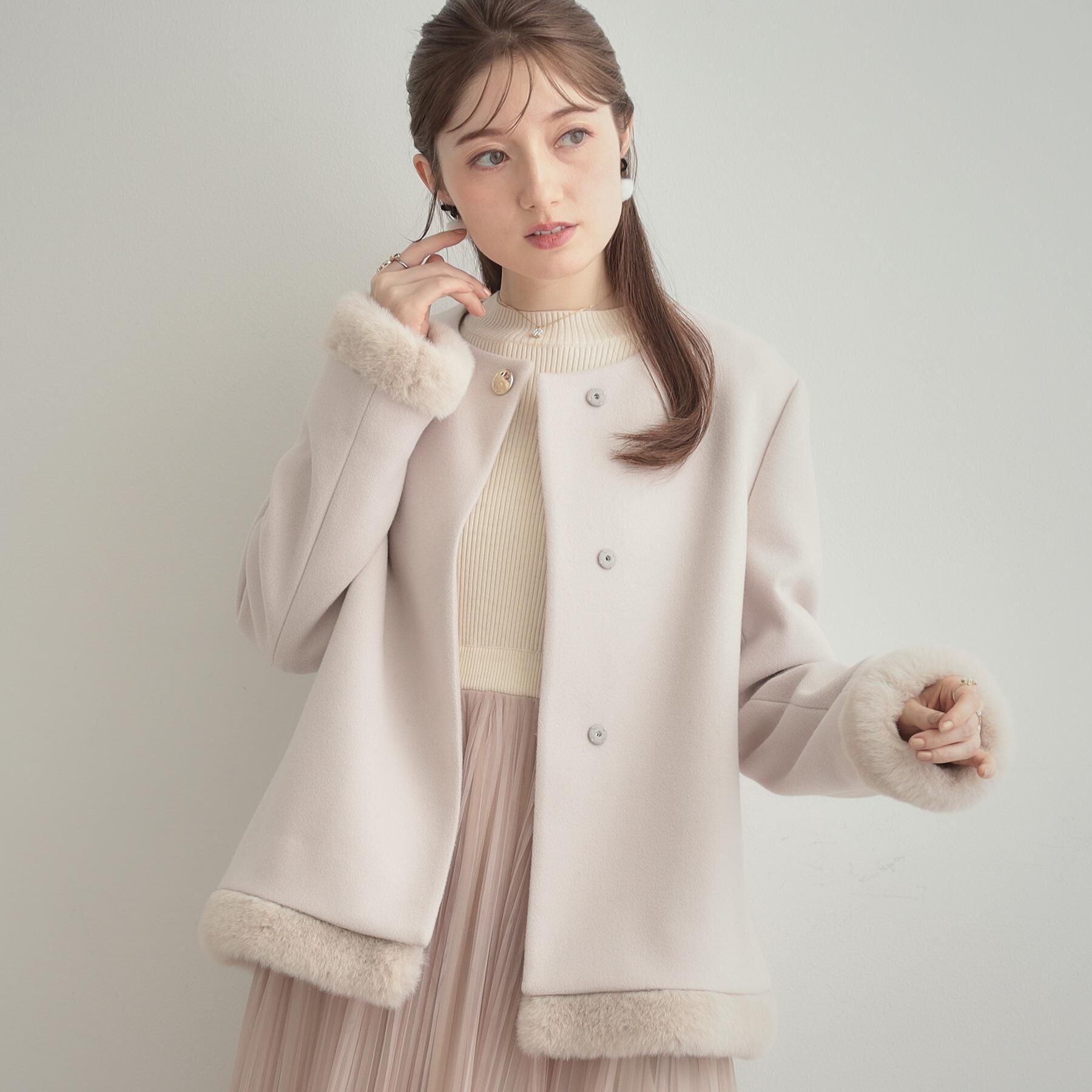 Couture broach「【大人レディ・フェイクファー取り外し可能】ケープ風ショートコート」|ノーカラーコート|