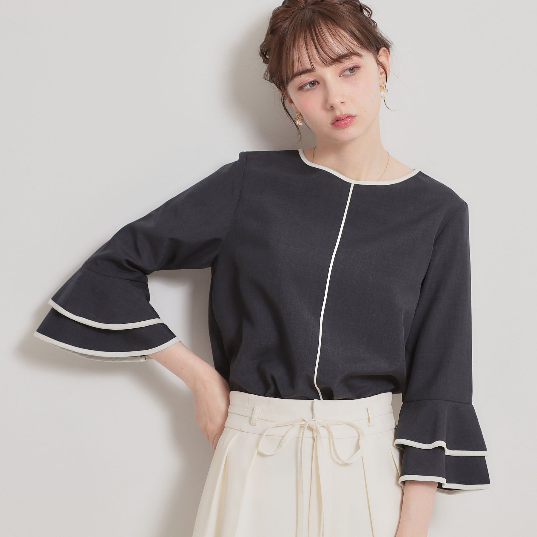 Couture broach「【イージーケア・接触冷感・吸水速乾】配色ラッフルブラウス」|シャツ・ブラウス|