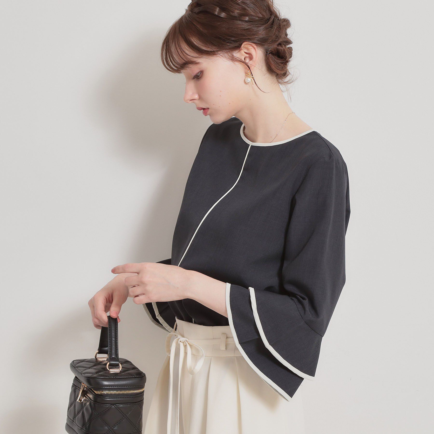 Couture broach「【イージーケア・接触冷感・吸水速乾】配色ラッフルブラウス」|シャツ・ブラウス|