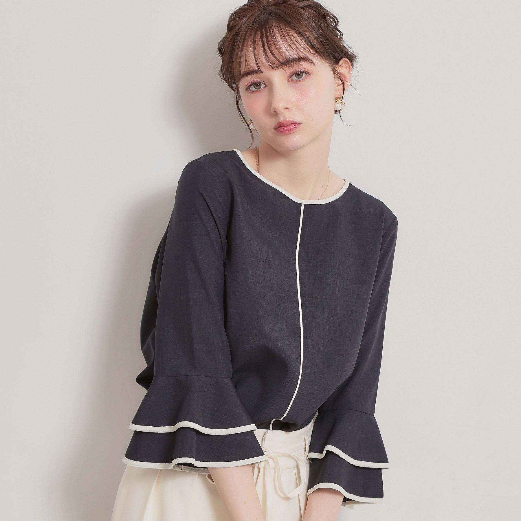 Couture broach「【イージーケア・接触冷感・吸水速乾】配色ラッフルブラウス」|シャツ・ブラウス|ネイビー(594)