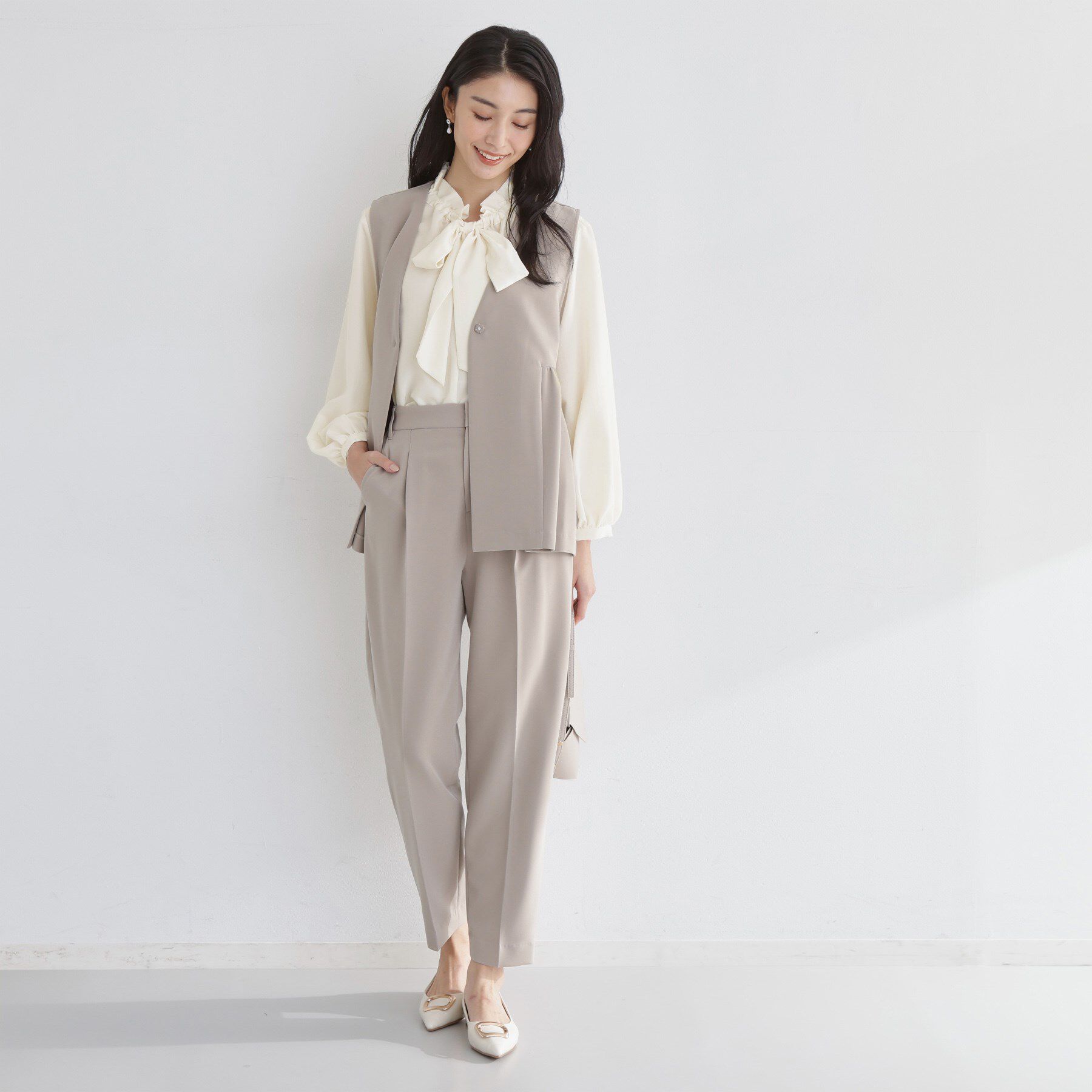 THE SHOP TK「【通勤にもカジュアルにも】ギャザーリボンタイブラウス」|シャツ・ブラウス|