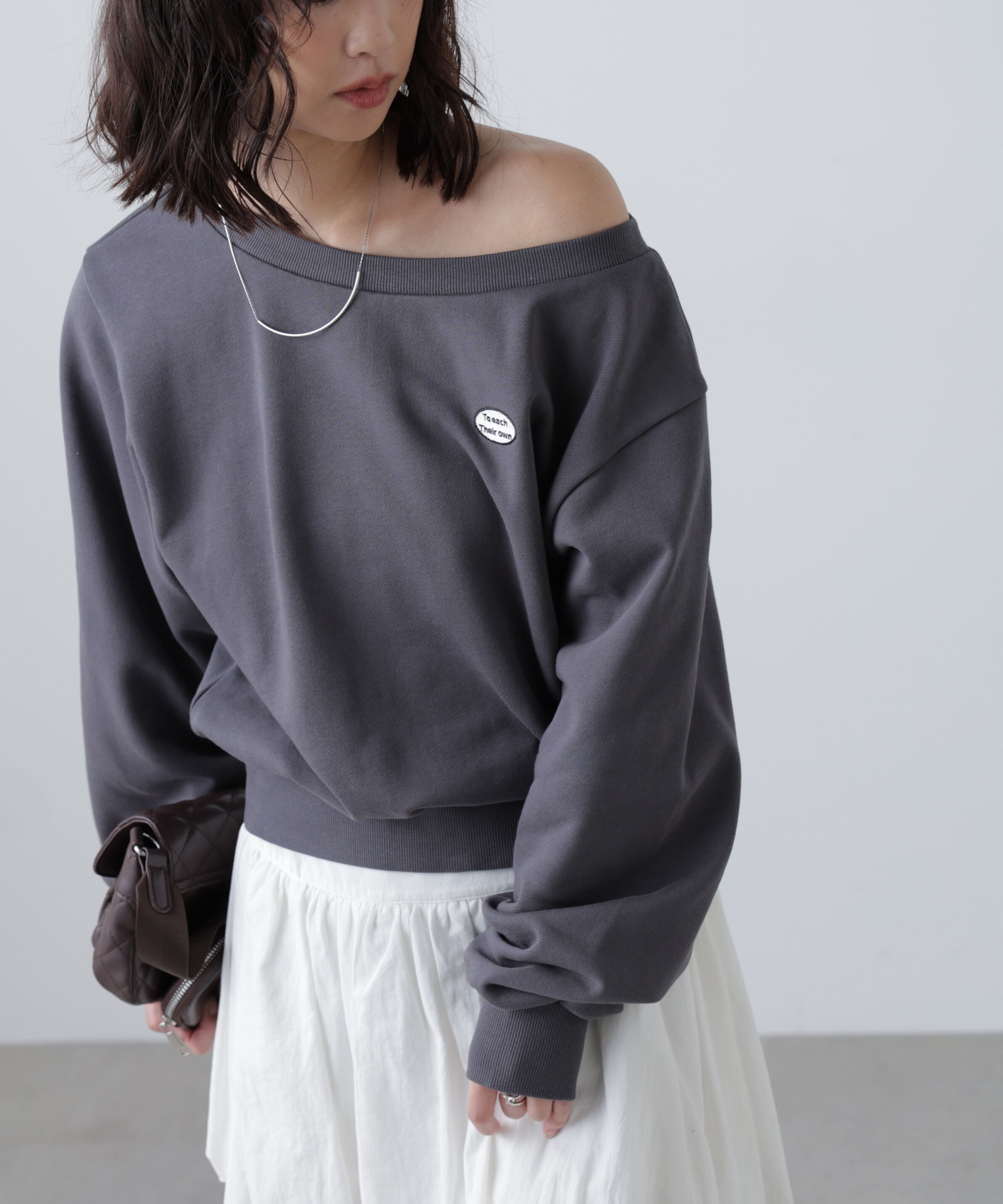  「オフショルワンポイント刺繍スウェット」|Tシャツ・カットソー|