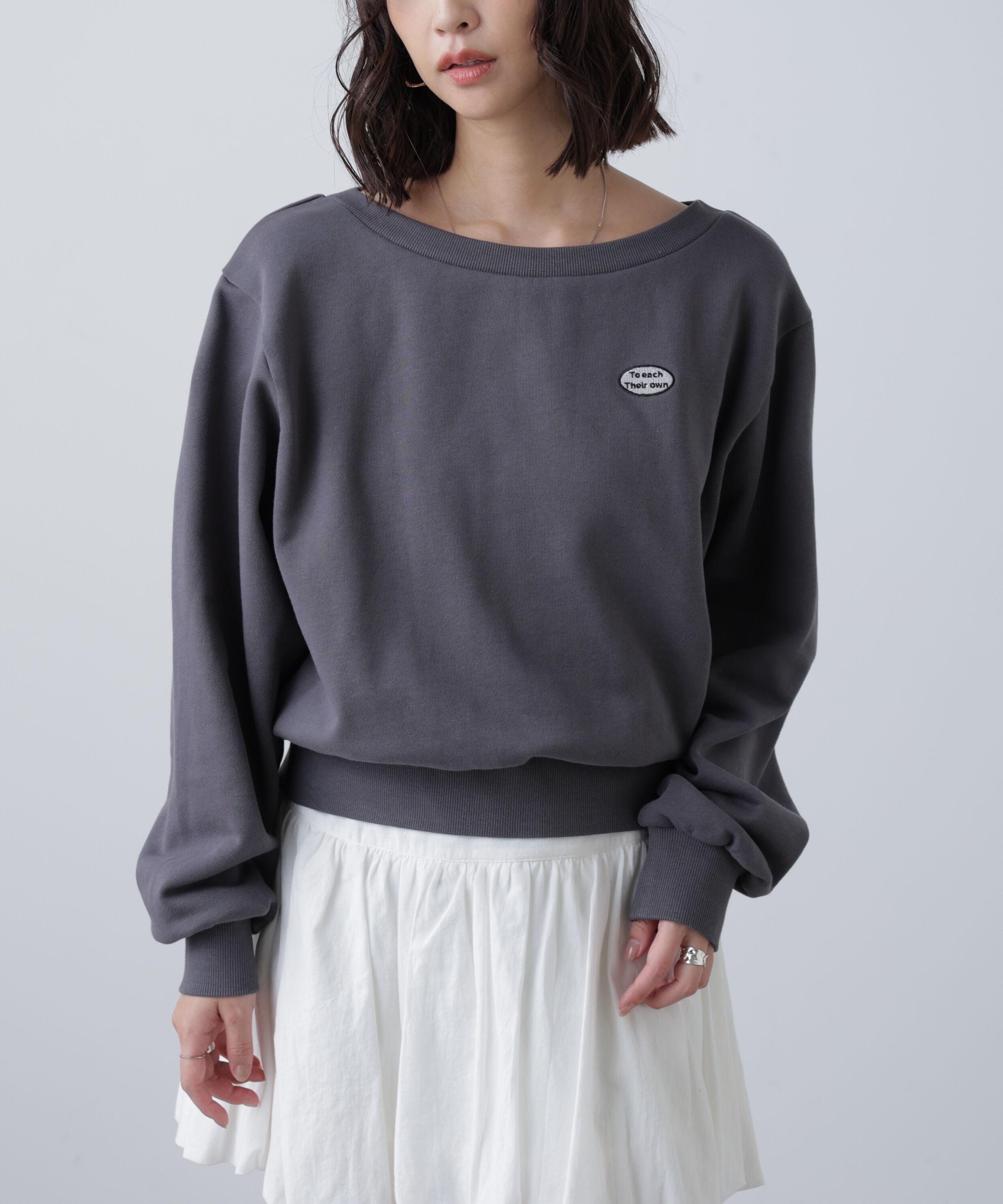  「オフショルワンポイント刺繍スウェット」|Tシャツ・カットソー|