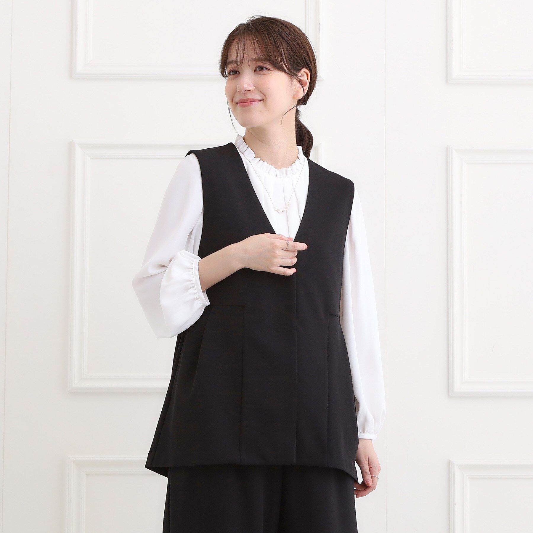 SHOO･LA･RUE「【洗濯機可/セットアップ可/S-3L】きちんと楽に。カットジョーゼット ペプラムジレ」|ベスト・ジレ|