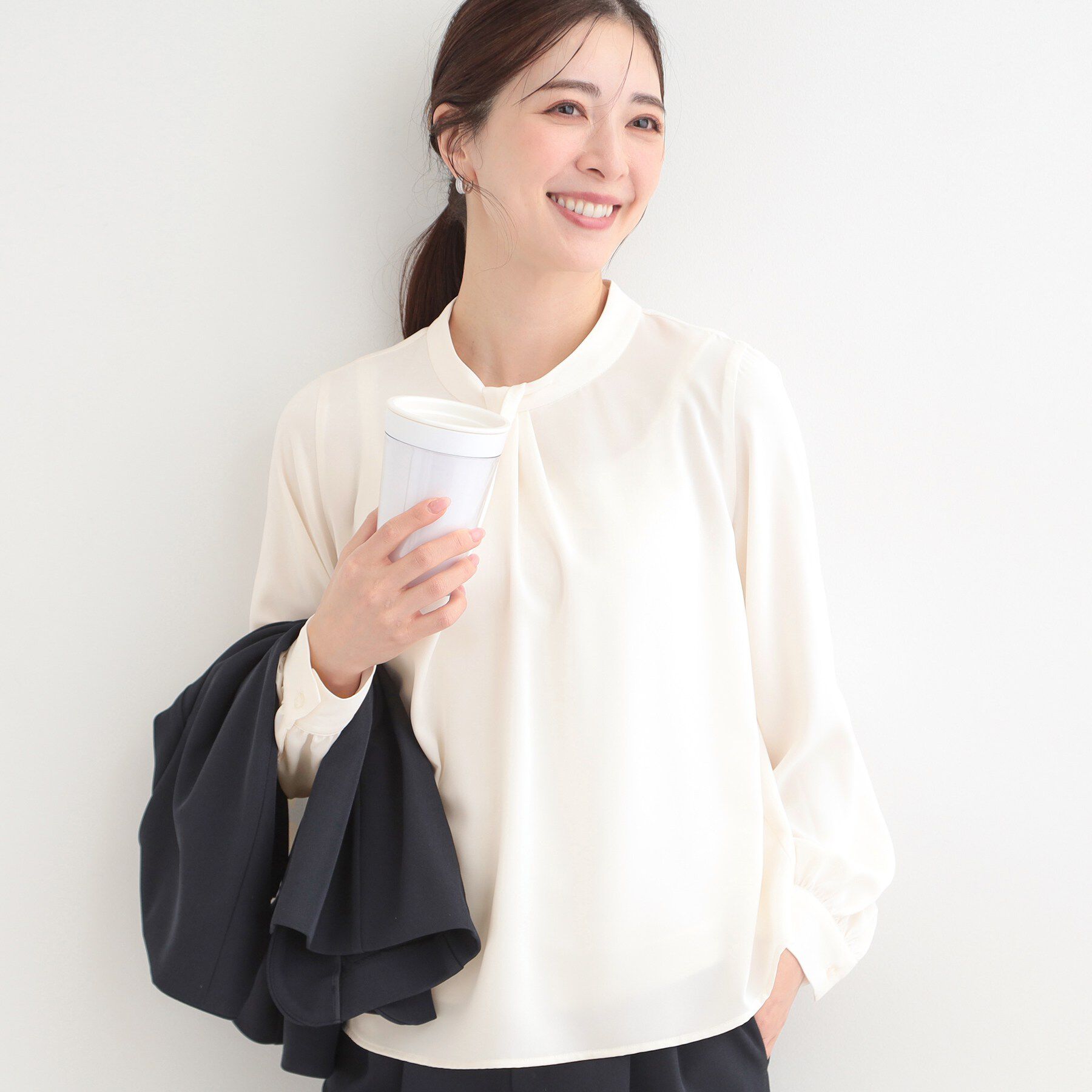 SHOO･LA･RUE「【洗濯機可/吸水速乾】ボウタイ風デザインブラウス」|シャツ・ブラウス|オフホワイト(003