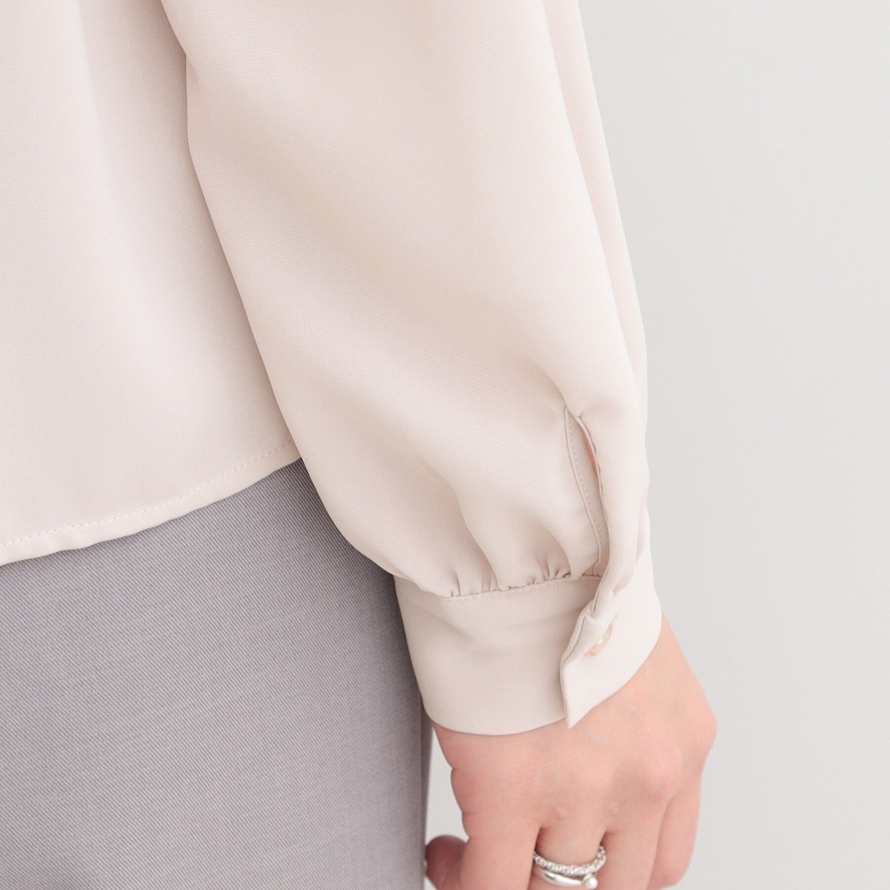 SHOO･LA･RUE「【洗濯機可/吸水速乾】ボウタイ風デザインブラウス」|シャツ・ブラウス|