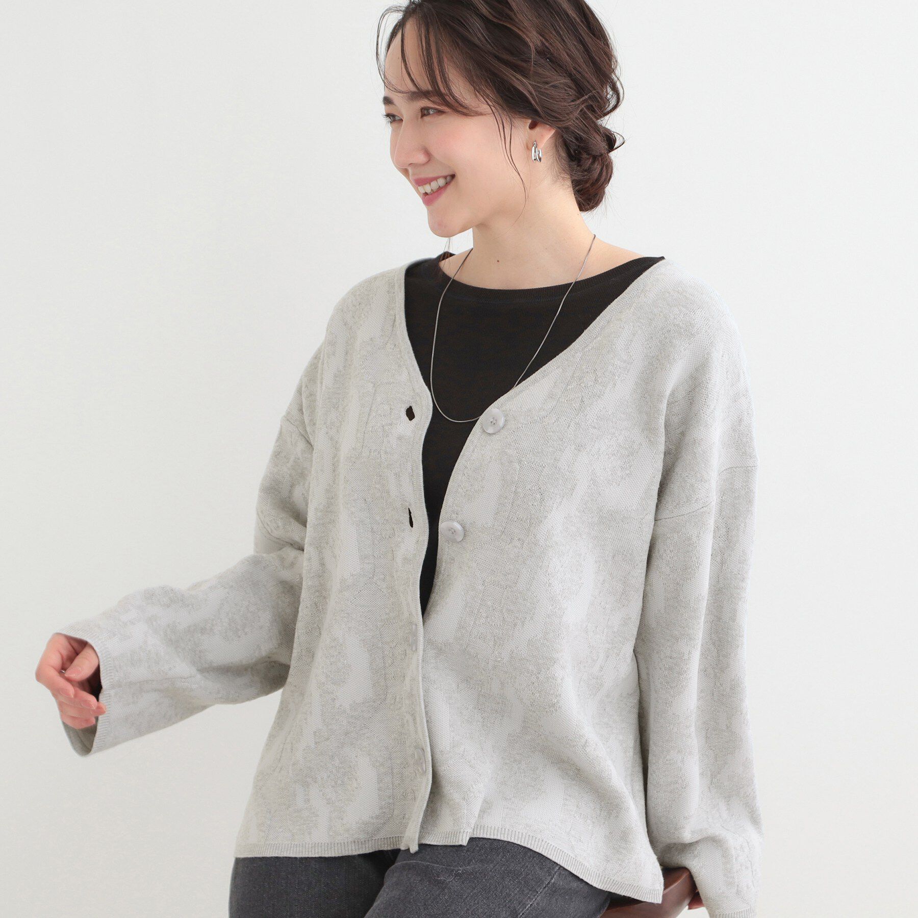SHOO･LA･RUE「【洗濯機可/S-LL】幾何柄風デザインがアクセント ゆるVネックカーディガン」|カーディガン|グレー(012)