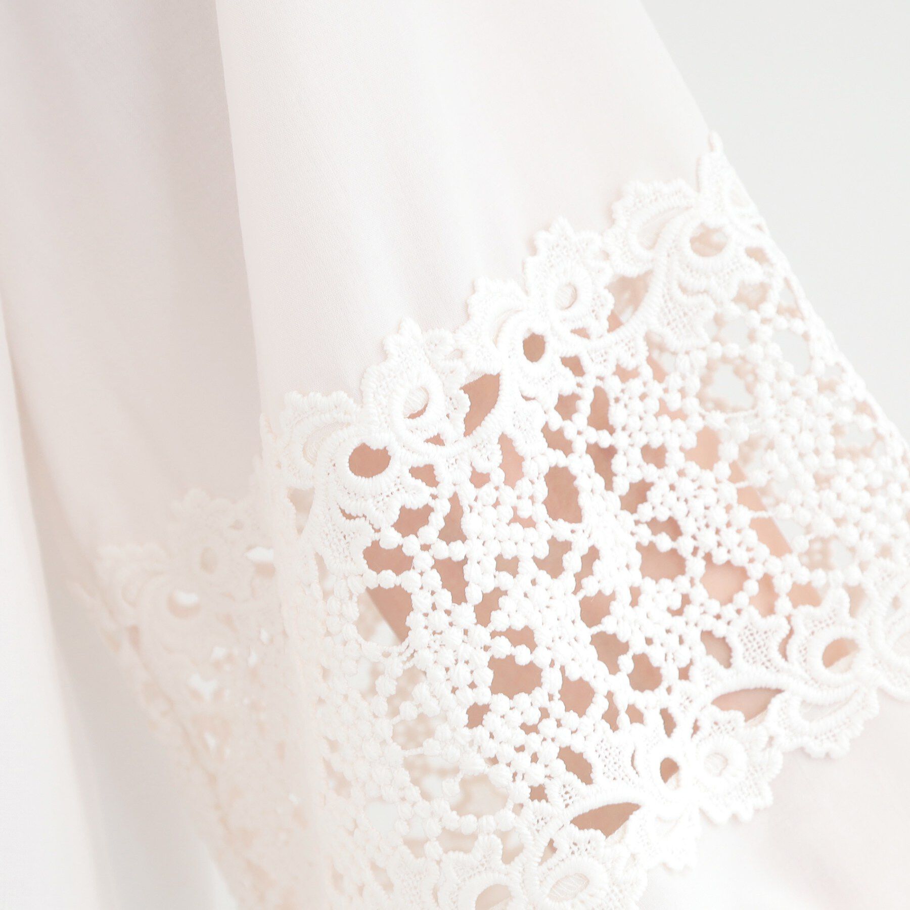 SHOO･LA･RUE「【洗濯機可/S-LL】インせず着られる 透かし編み柄が上品な レース切替ブラウス」|シャツ・ブラウス|