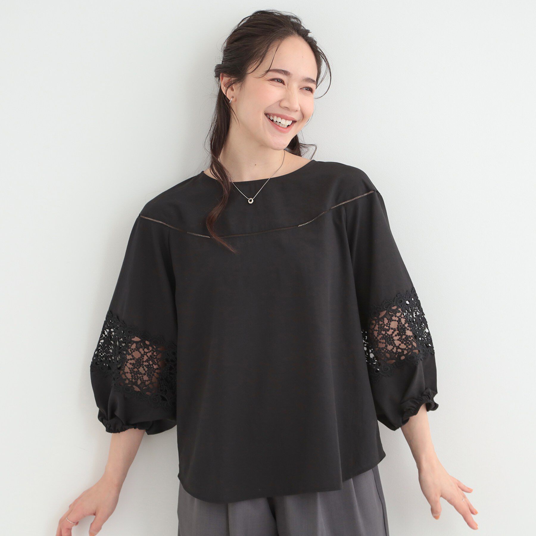 SHOO･LA･RUE「【洗濯機可/S-LL】インせず着られる 透かし編み柄が上品な レース切替ブラウス」|シャツ・ブラウス|