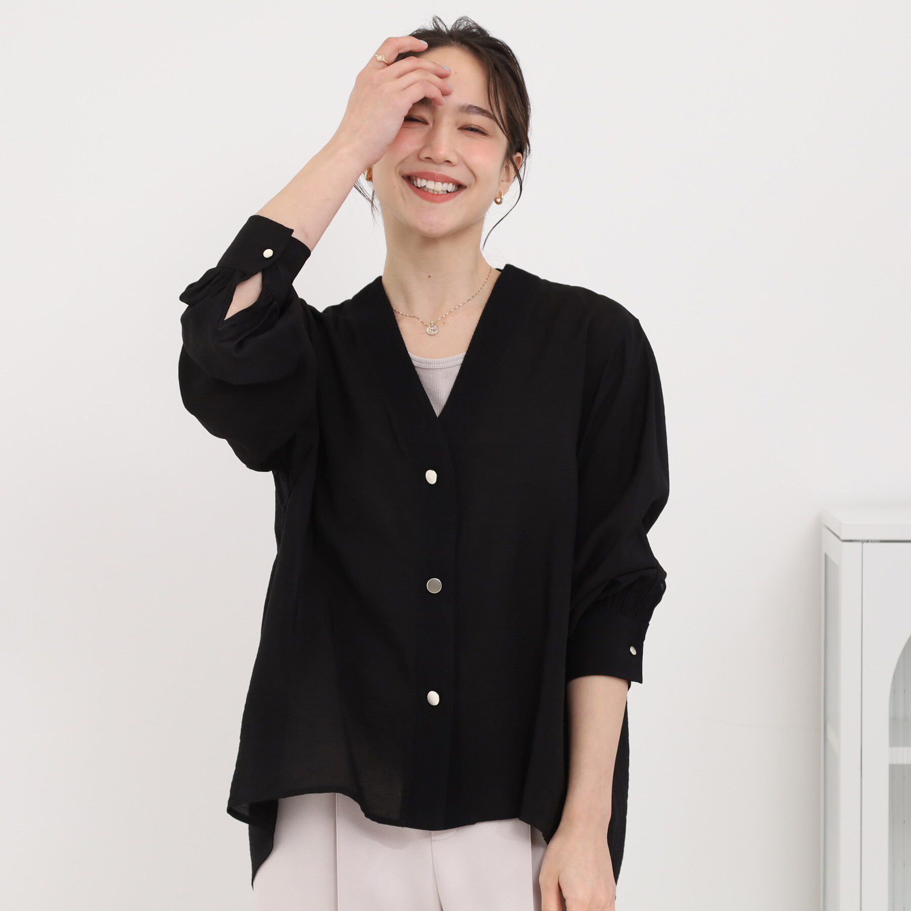 SHOO･LA･RUE「【S-LL/体型カバー】Aラインで身体のラインを拾いにくい シアーシャツカーディガン」|シャツ・ブラウス|