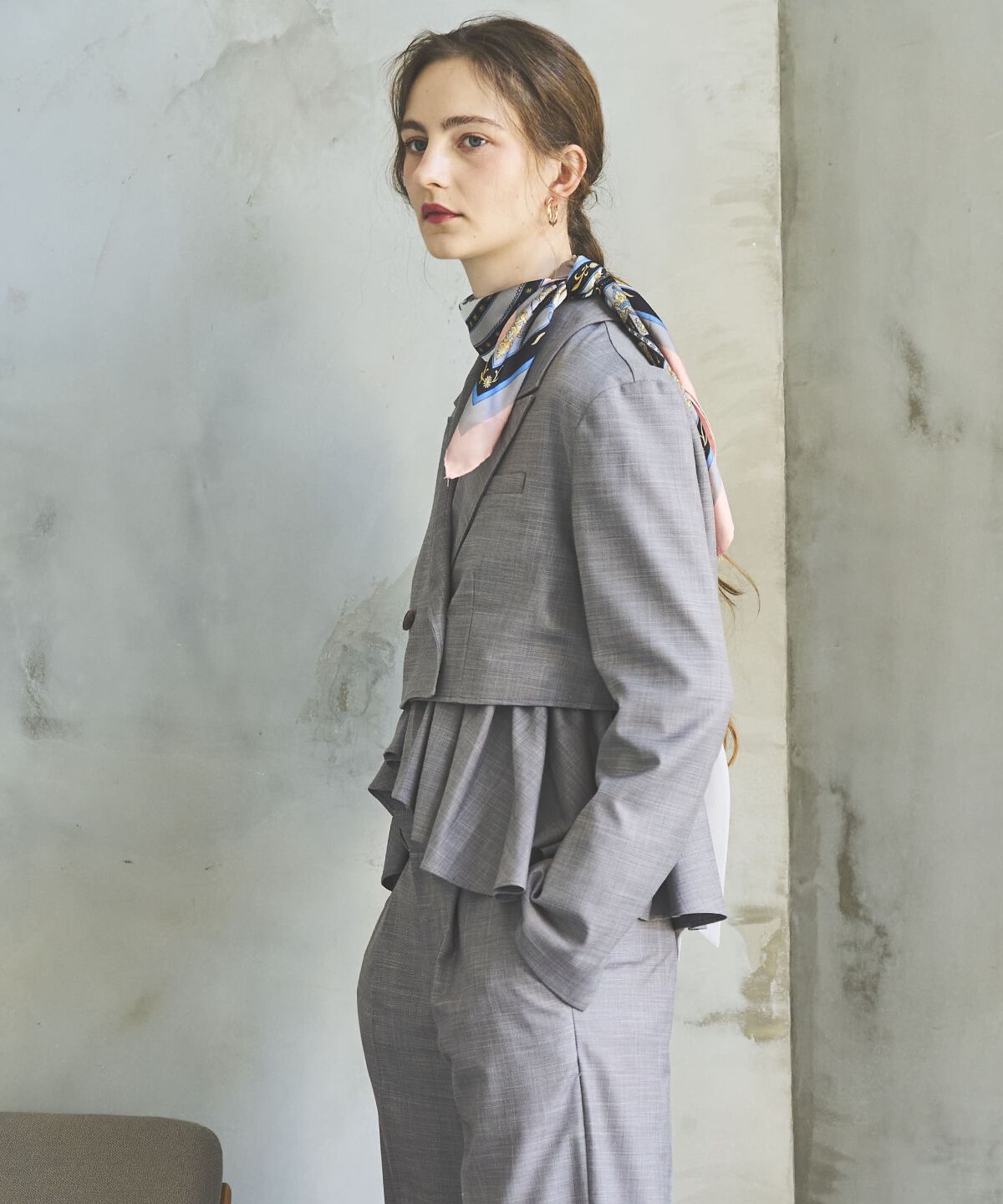 アンドクチュール「シャンブレーバックリボンショートジャケット」|テーラードジャケット|