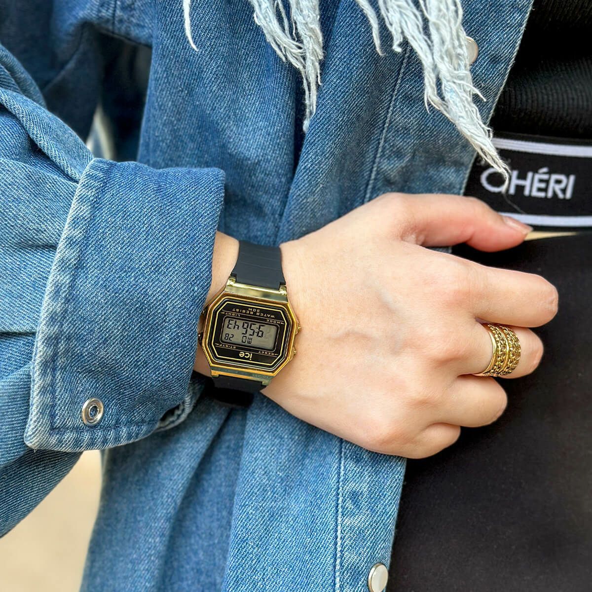 ICE-WATCH「〈ICE-WATCH(ｱｲｽｳｫｯﾁ)〉ICE digit retro ﾌﾞﾗｯｸｺﾞｰﾙﾄﾞ ｽﾓｰﾙ」|腕時計|YELLOW GOLD