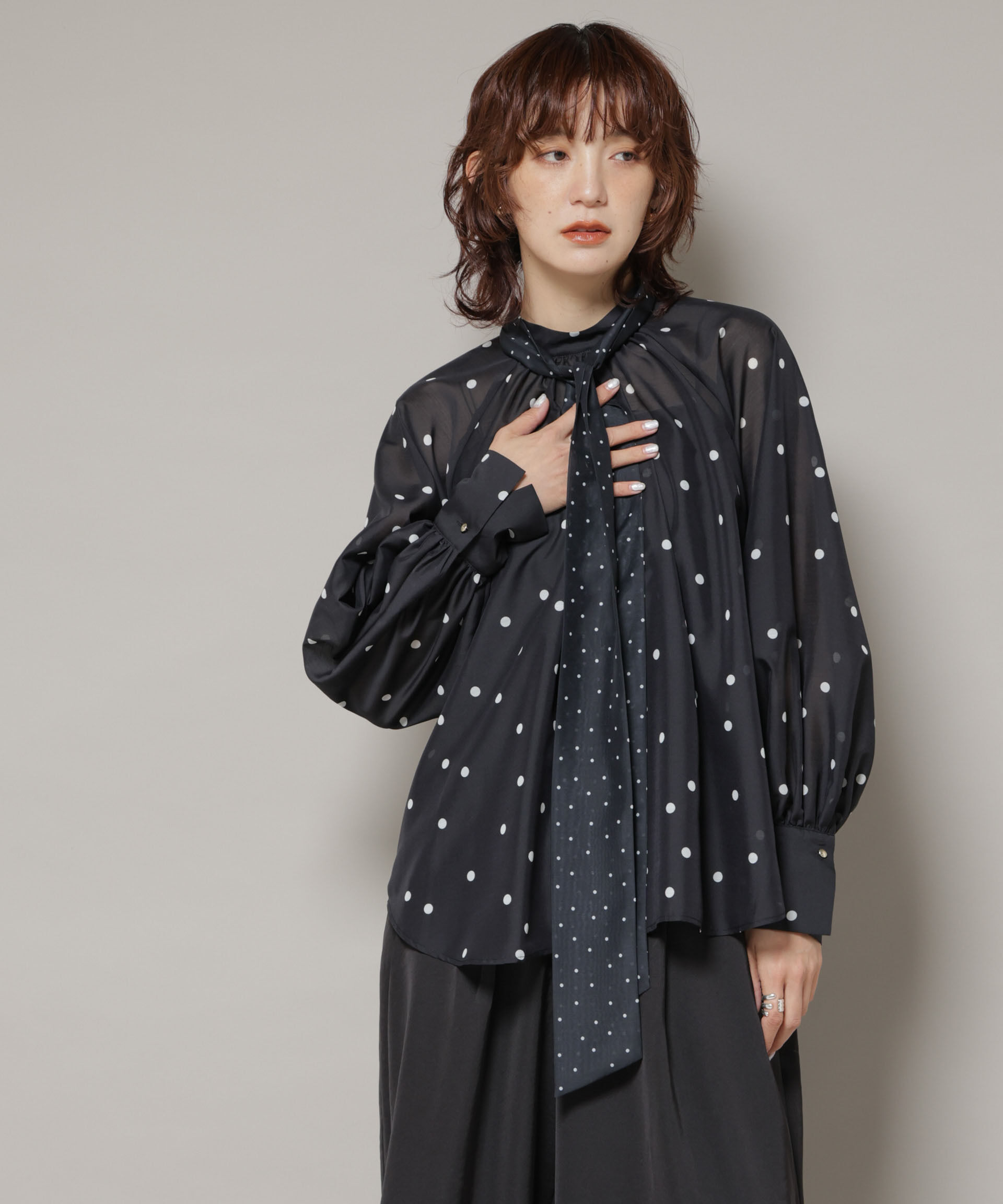 nano･universe「ランダムドットボータイ付きブラウス」|シャツ・ブラウス|