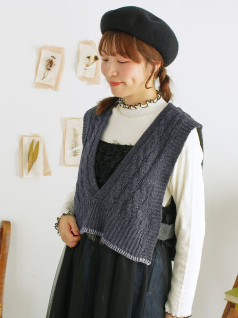 Samansa Mos2「◎ブランケットステッチケーブル編みショートベスト」|ダウンベスト・ベスト|チャコールグレー
