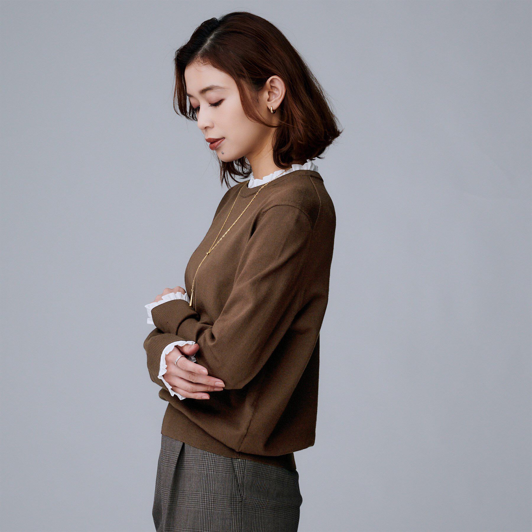 UNTITLED「【フリル取り外し可/きれいめエレガント】フリルシャツレイヤード風ニット」|ニット・セーター|