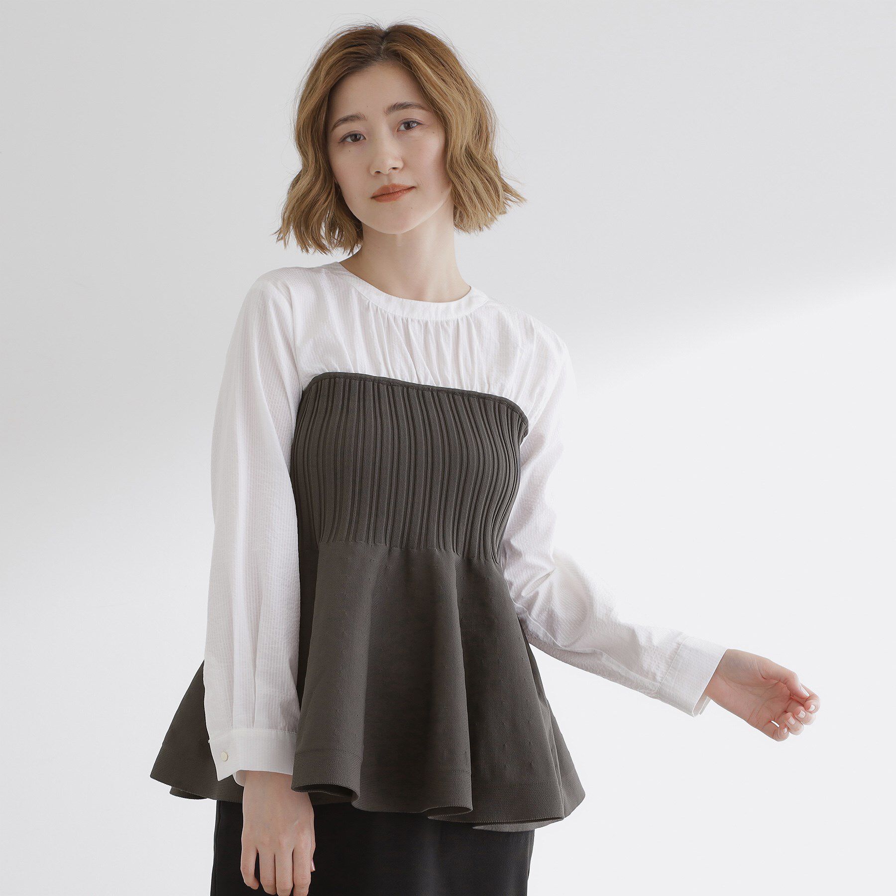 grove「一枚でトレンド完成！体型カバーも叶うニットビスチェドッキングブラウス」|シャツ・ブラウス|オフストライプ&times;チャ