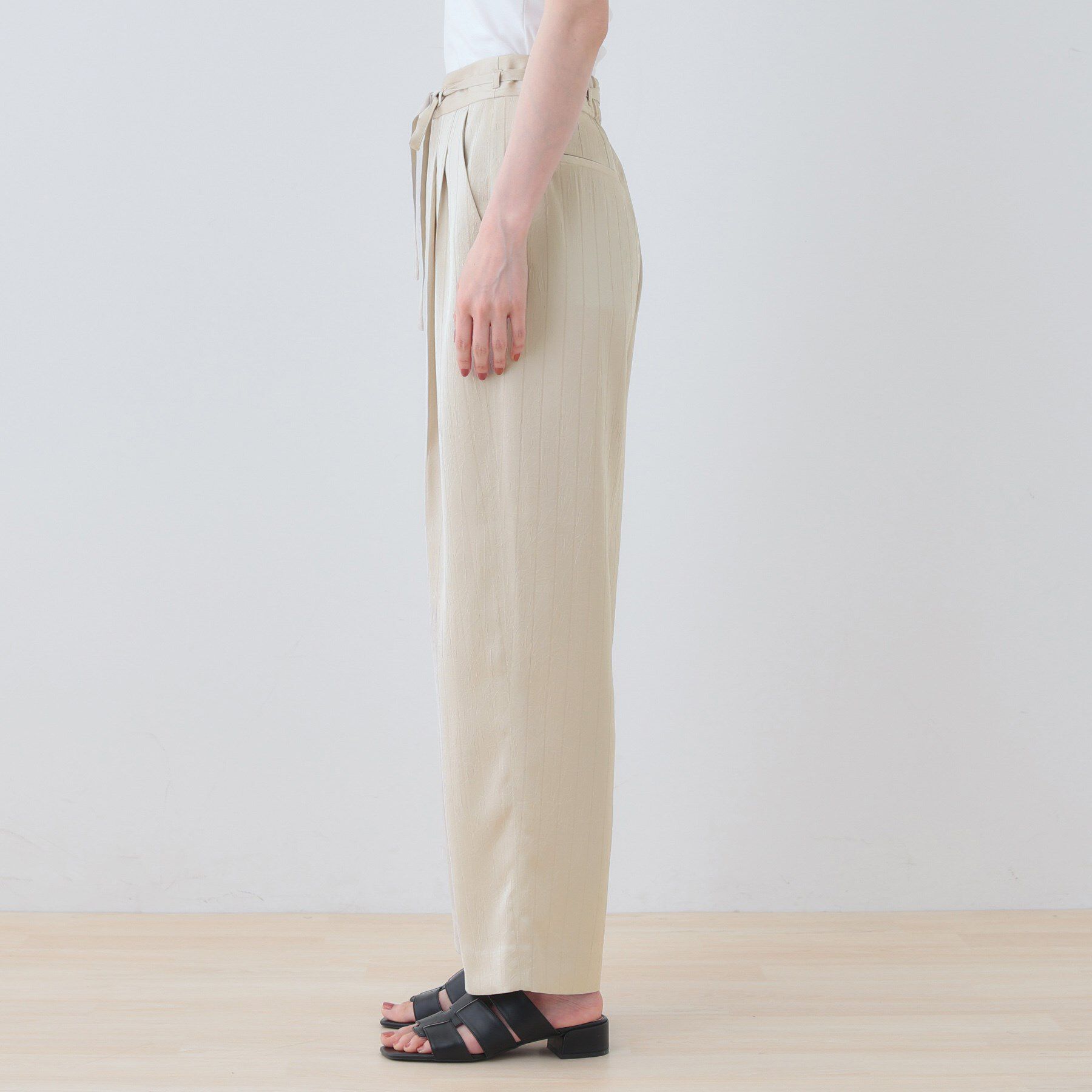 INDIVI「【洗える／UVケア／サッシュベルト付】ストライプ柄サテンテーパードパンツ」|その他|