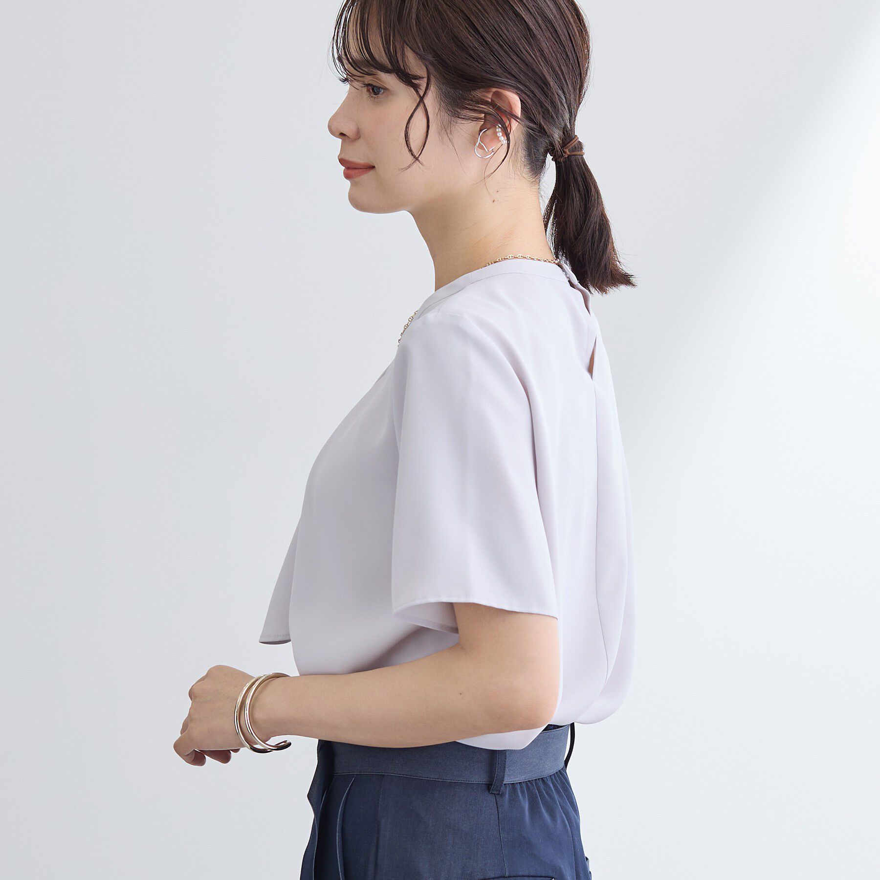 INDIVI「【洗える／UVケア】ストライプ柄＆無地 ボウタイ風 半袖ブラウス」|シャツ・ブラウス|