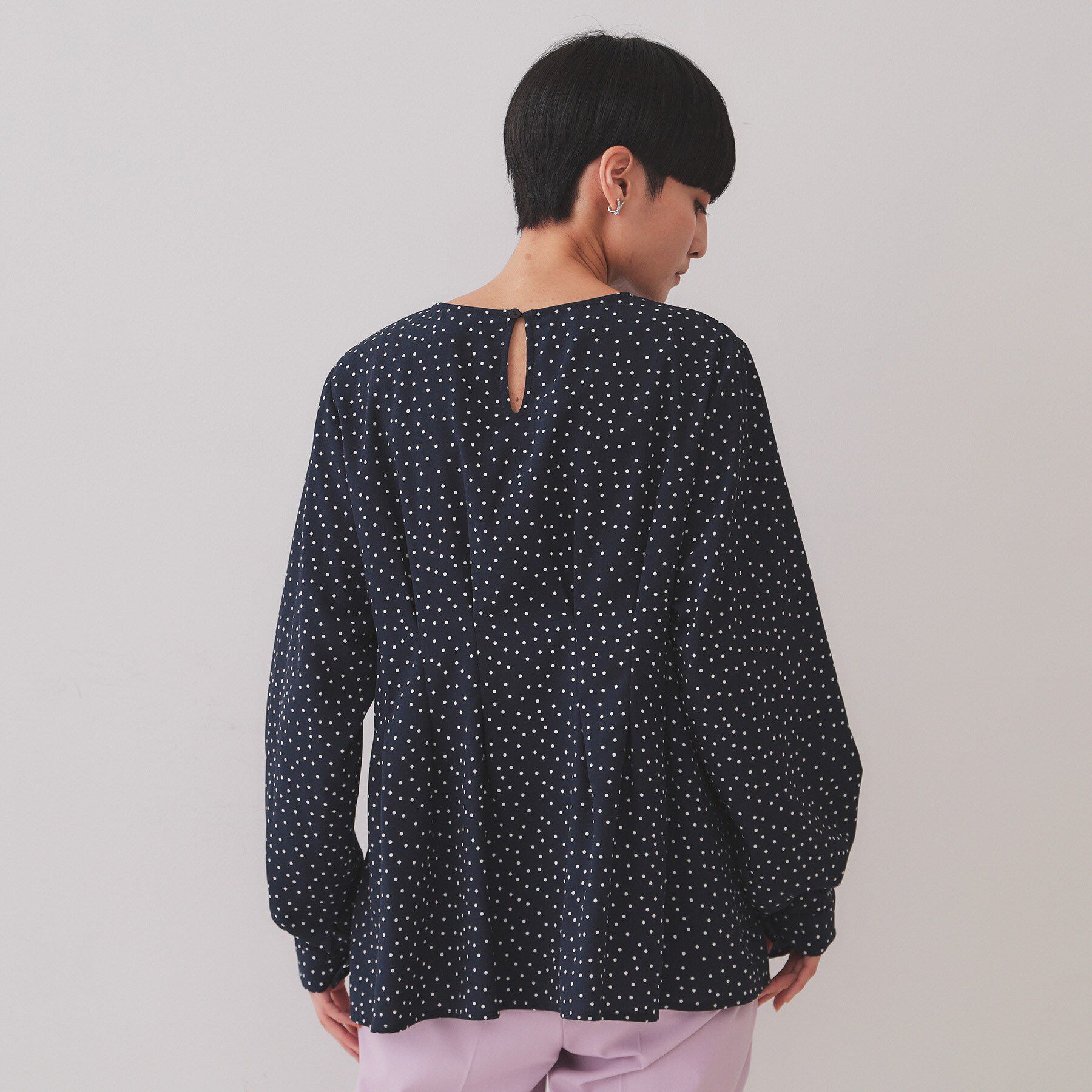OPAQUE.CLIP「ドットプリントタックブラウス【洗濯機洗い可】」|シャツ・ブラウス|