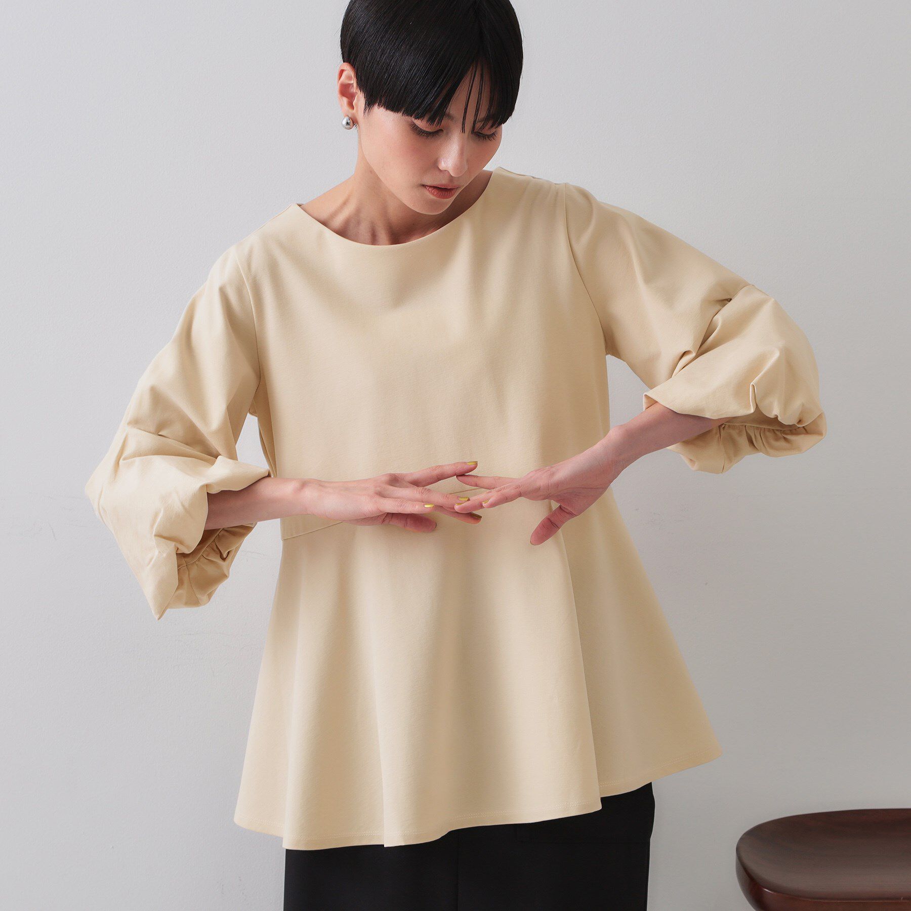 OPAQUE.CLIP「ボリュームスリーブペプラムトップス【洗濯機洗い可】」|Tシャツ・カットソー|ライトベージュ(05