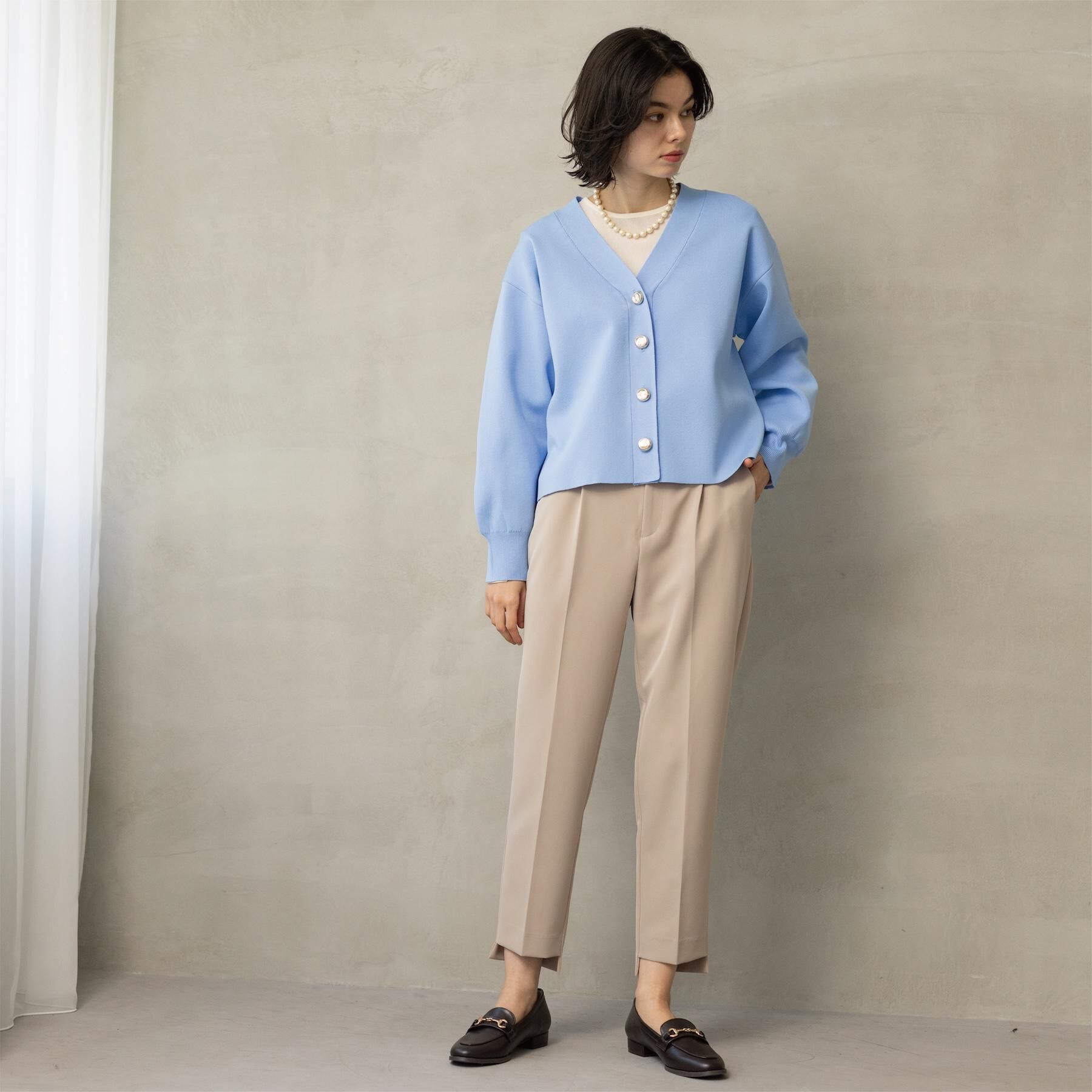 OPAQUE.CLIP「ゴールドビックボタンVネックニットカーディガン【洗濯機OK】」|カーディガン|