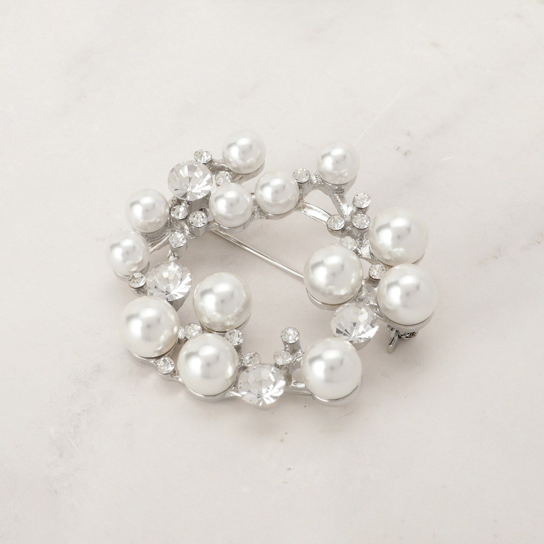 SHOO･LA･RUE「【セレモニー】選べる4デザイン 華やかブローチ」|ブローチ・コサージュ|シルバー(106)