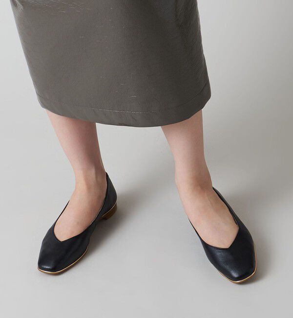 ODETTE E ODILE「ソフトVカット フラット15&darr;&uarr;」|パンプス|