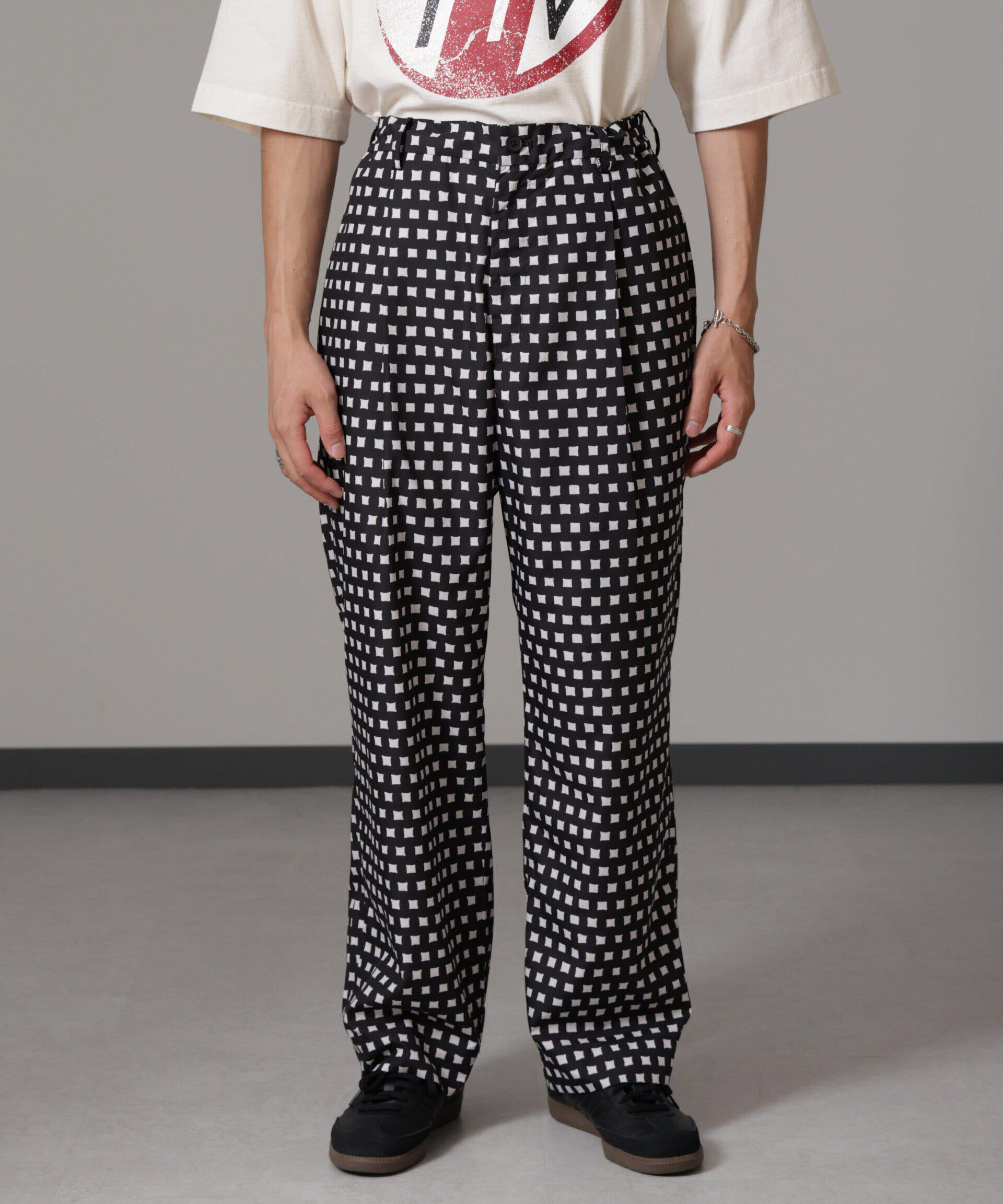 nano･universe「オリジナルパターンイージーパンツ」|チノ|