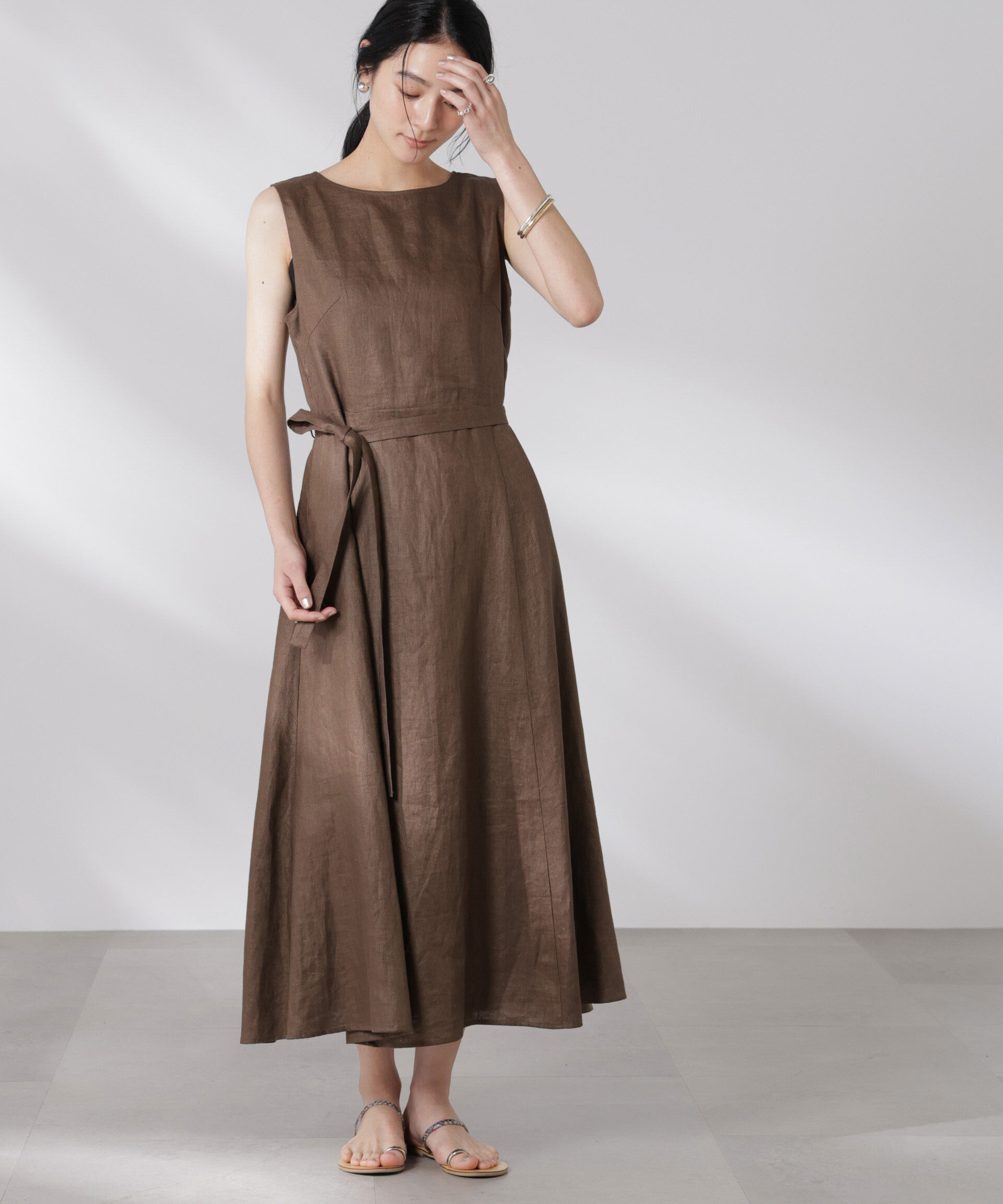 nano･universe「ヨーロピアンフラックス Aラインノースリーブワンピース」|ワンピース|ブラウン