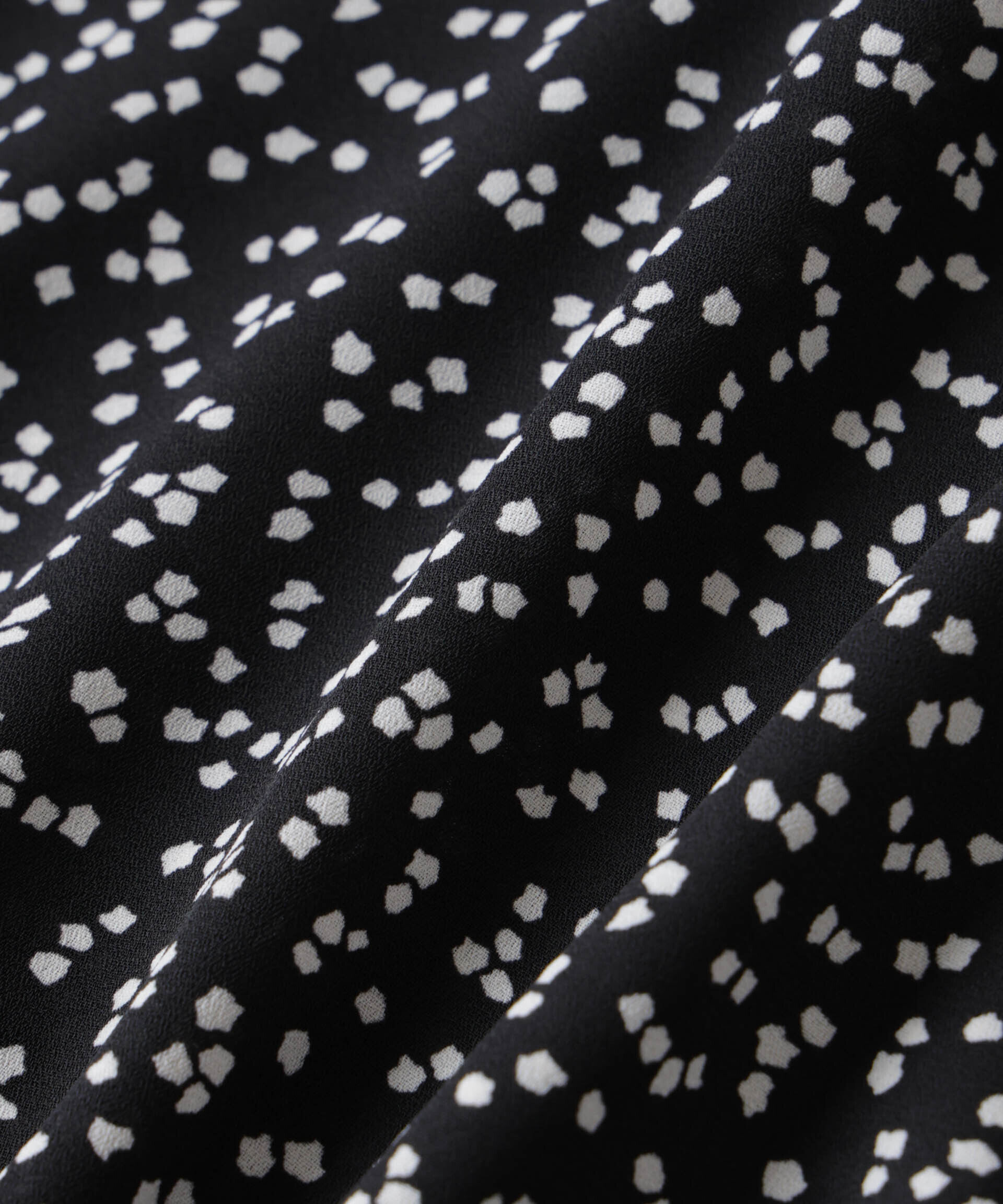 nano･universe「ランダムドットプリーツブラウス」|シャツ・ブラウス|